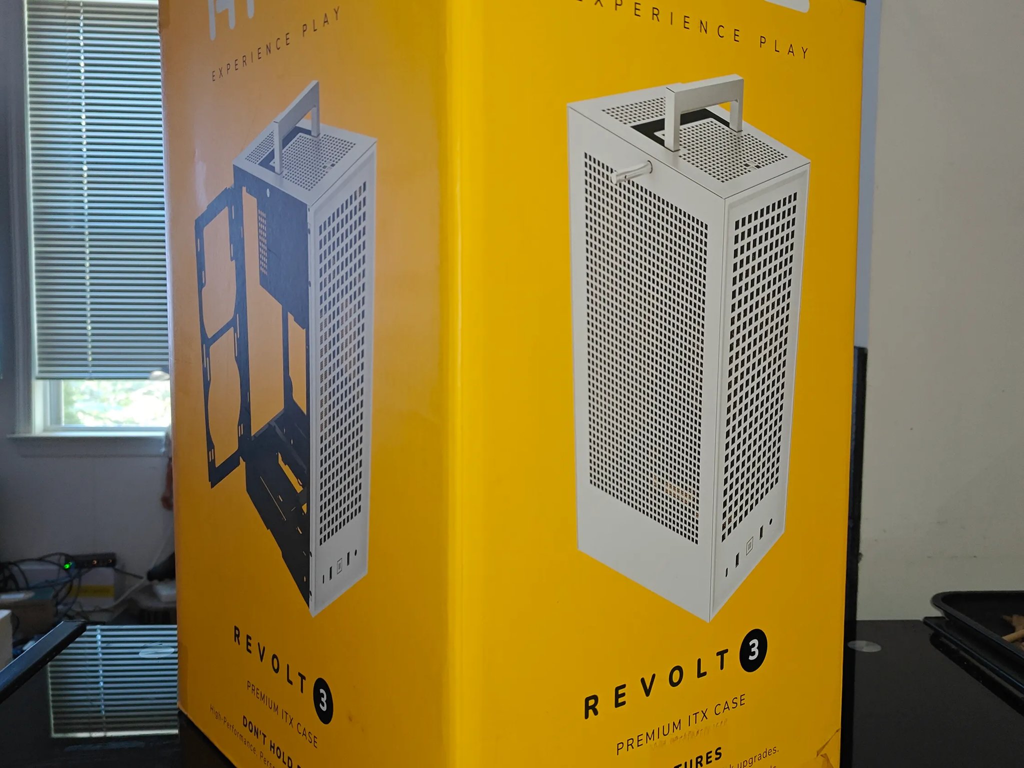 Black Hyte Revolt 3 w/ 700W Modular 80+ Gold PSU