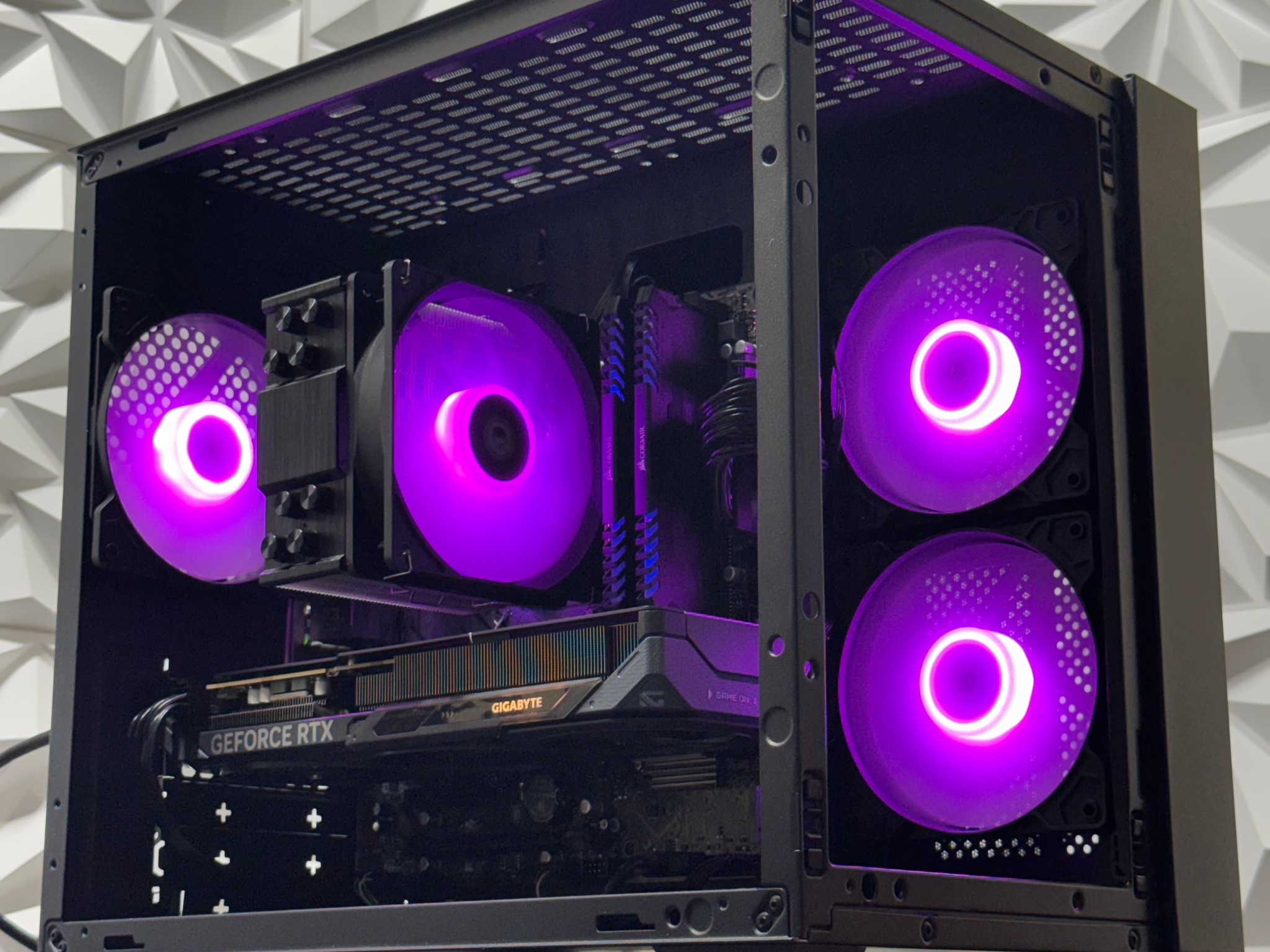 Limited time deal / RTX 5060 / Ryzen 5 5500 / 16GB 3000MHz DDR4 / 512GB SSD / B550M / Windows 11 Pro