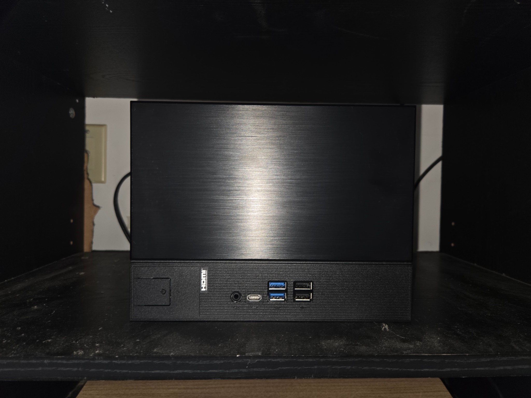 Ryzen 5 7600 | Rx 9060 XT 16GB | 16GB DDR5 | 1TB NVMe | 8L ITX Build