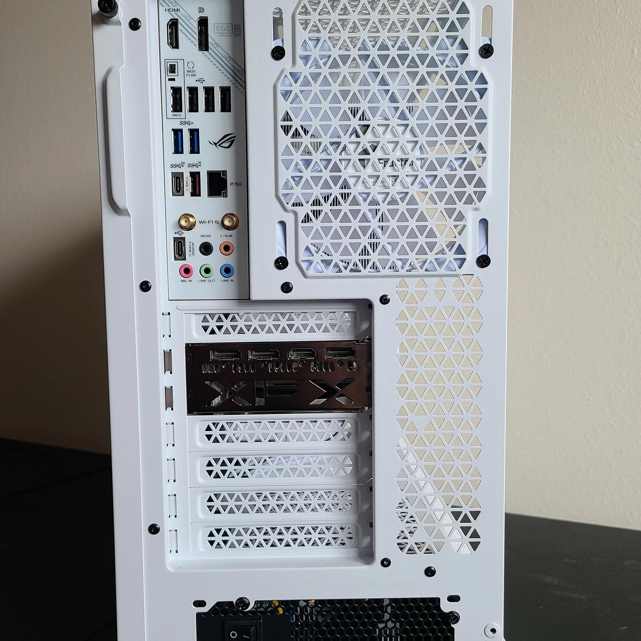 RX 6650 XT | Intel i5 11600K | 1TB Gen4 NVME | 32GB 3200MHz RAM