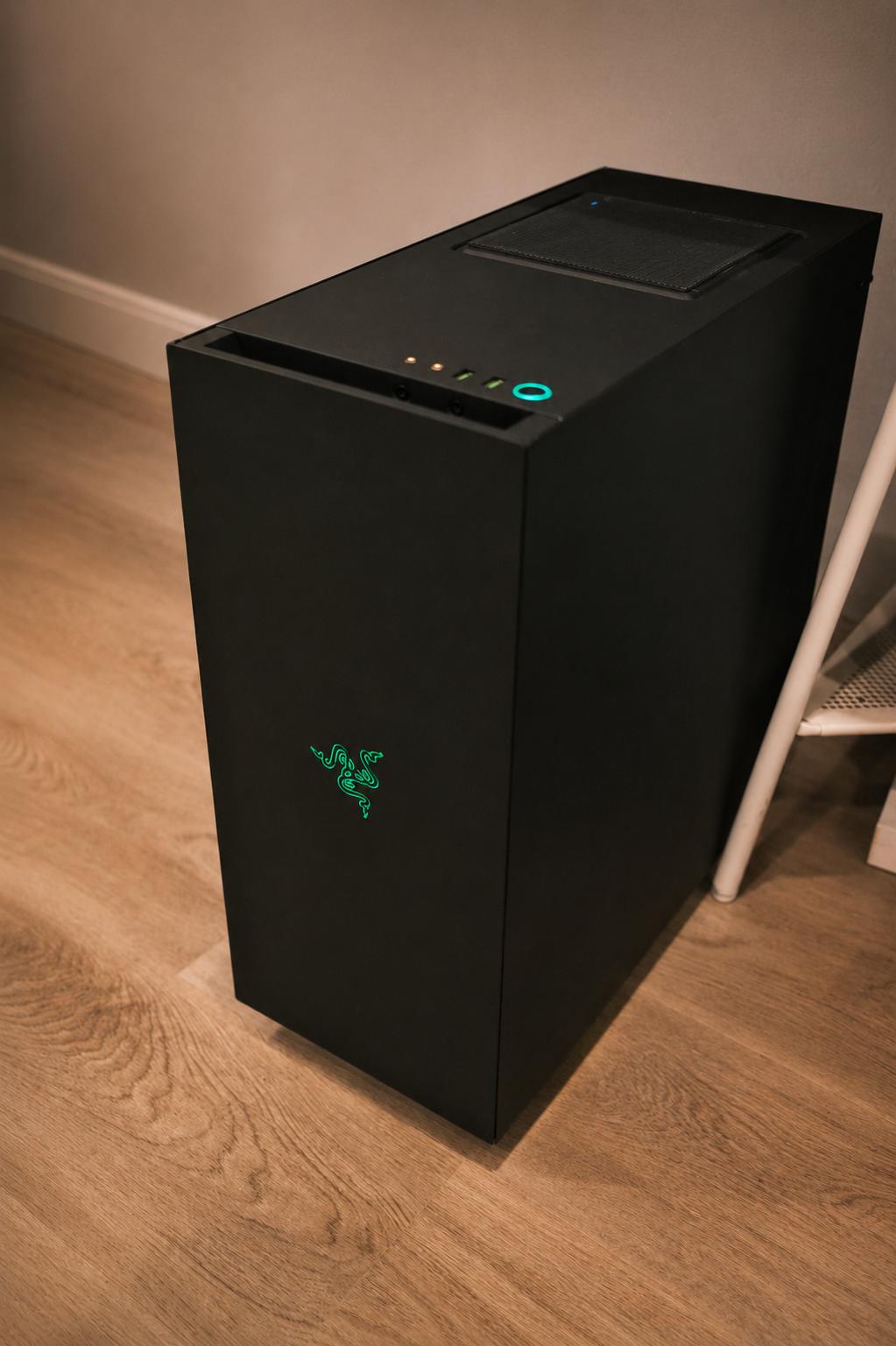 Razer Gaming PC Intel i7-9700K EVGA GTX1070 Ti FTW2 32GB 1.5TB NZXT Kraken Win11