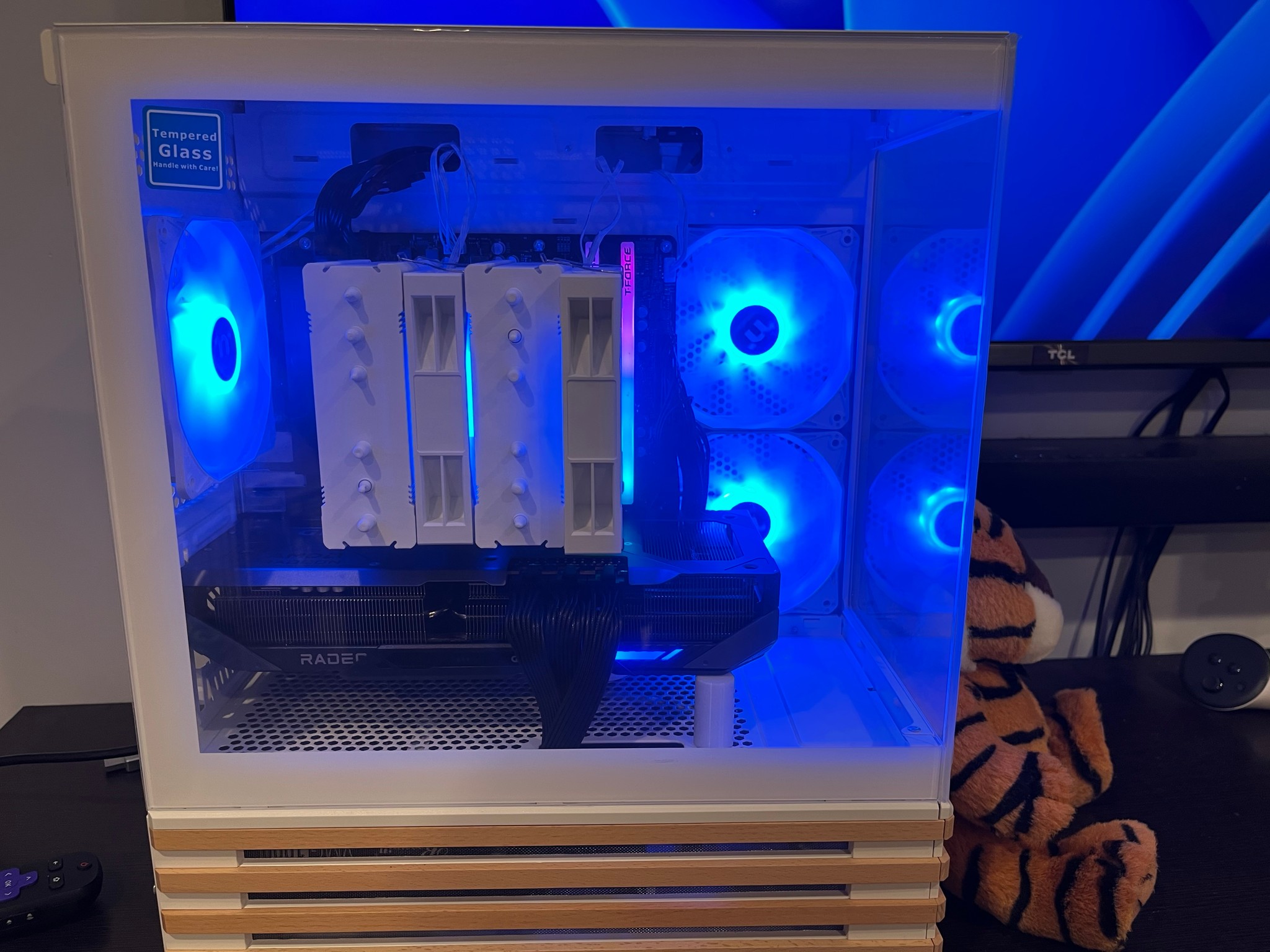 SPIT HOT FIRE - Gigabyte 9070XT 16G - Ryzen 7800X3D 16GB DDR5