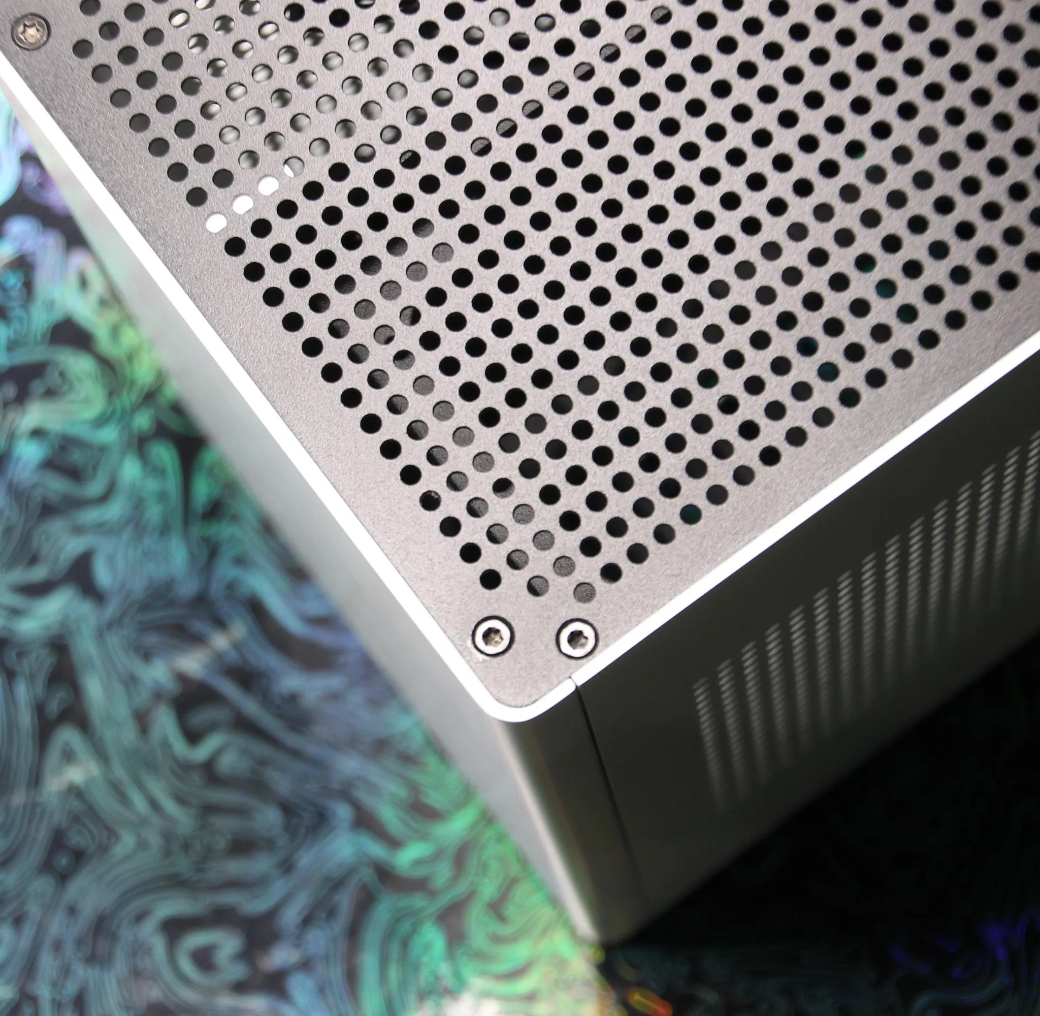LOUQE GHOST S1 MkIII // ITX PC Case
