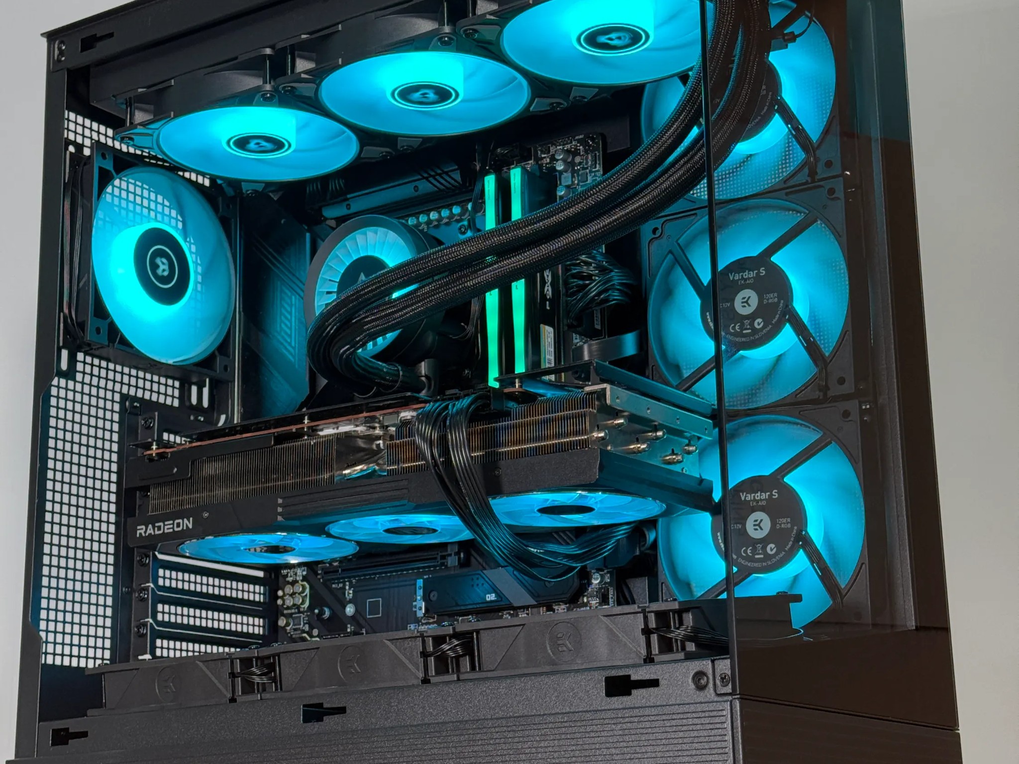 RX 7900XTX Ryzen 9 9900x High End Gaming PC