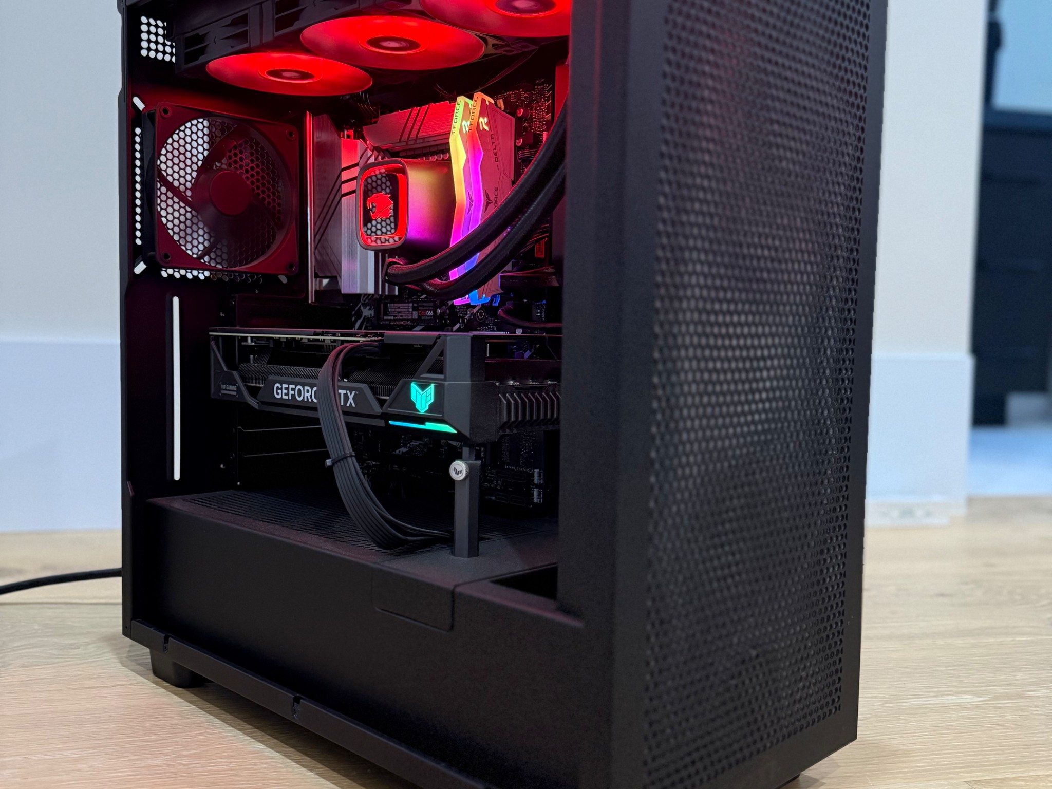 Intel i7-14700KF | RTX 4070 Ti | 32GB DDR5 | 3TB NVMe | NZXT H7