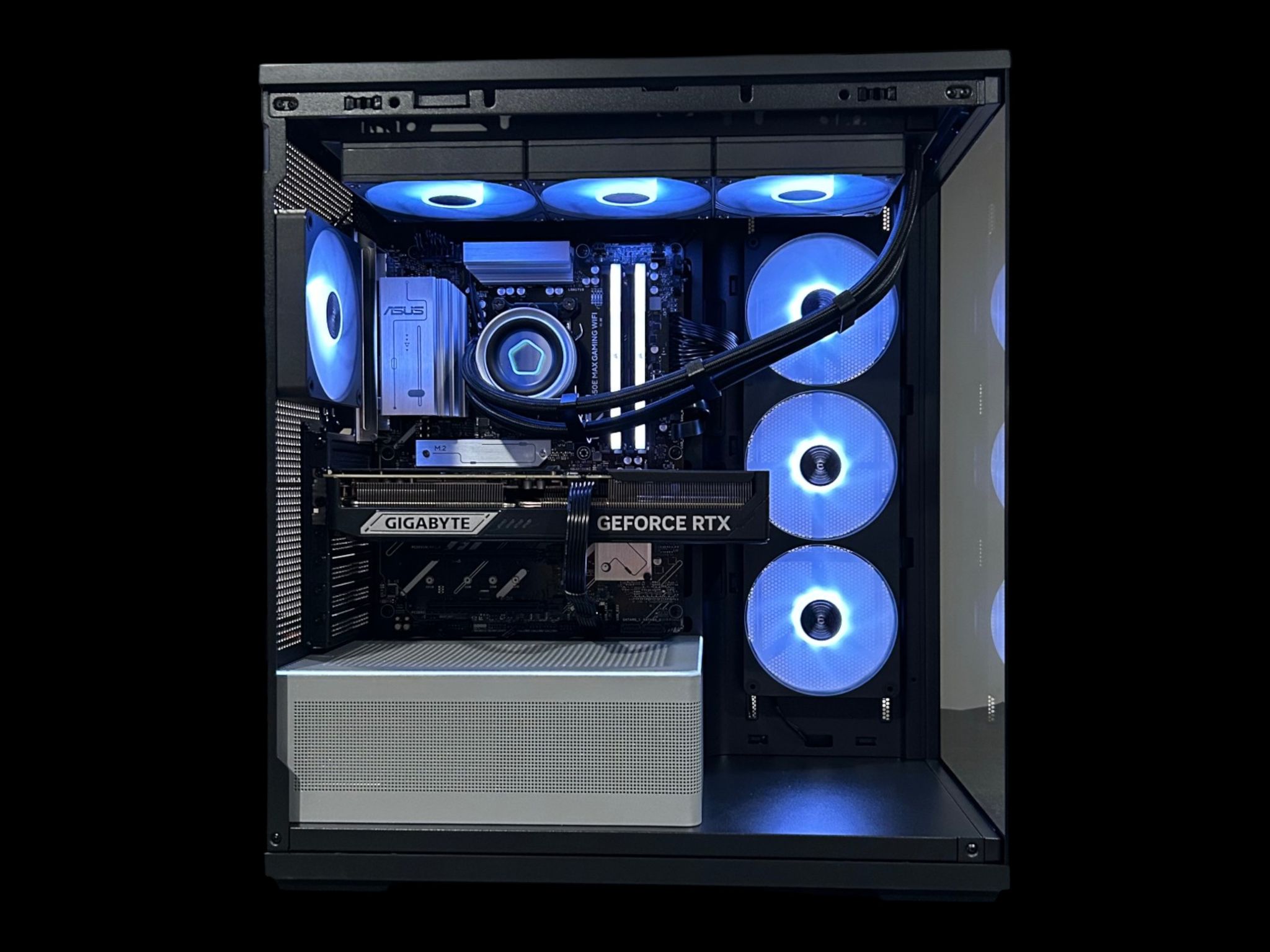 RTX 5070ti | Ryzen 7 7800X3D | 32GB DDR5 6200MT/s | 2TB NVMe | The