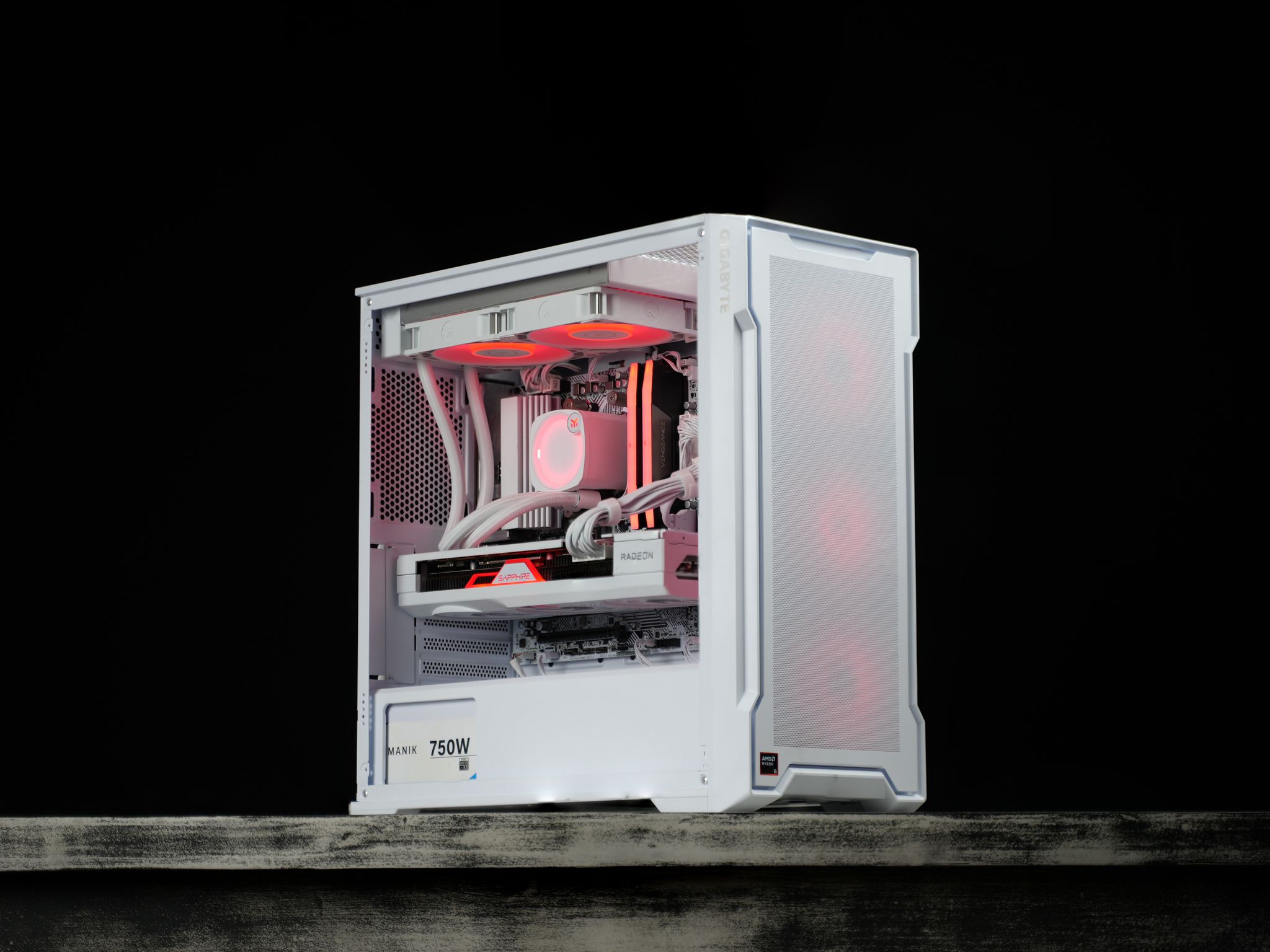 \ WF-52 / RX 7700 XT Ryzen 5 9600X 2.5TB 16GB DDR5 Windows 11 Gaming PC