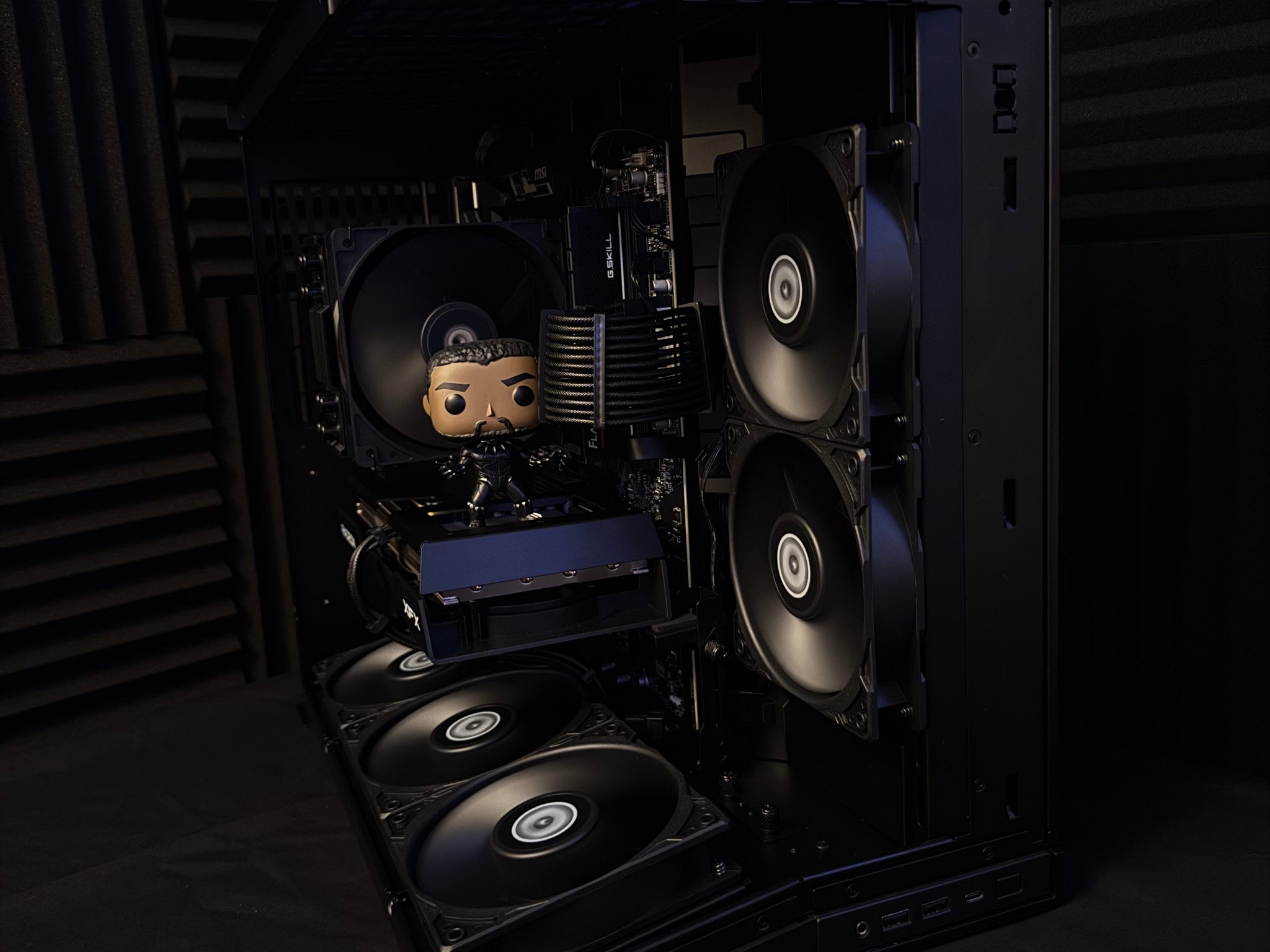 |The Black Panther Gaming PC|RX 9060 XT 16 GB|16 GB DDR5 6000|Ryzen 5 7600X3D|512 GB NVMe|ALL BLACK|