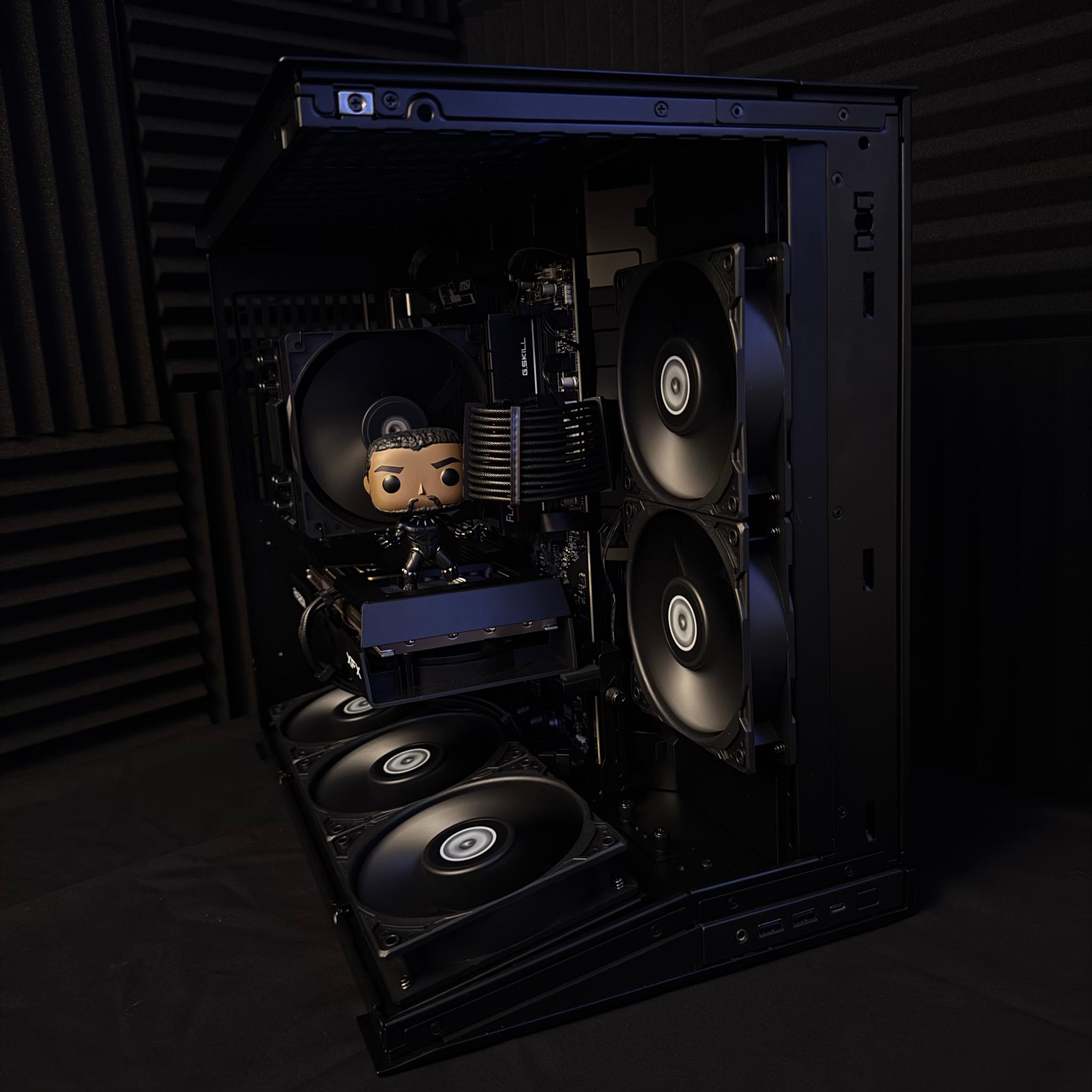 |The Black Panther Gaming PC|RX 9060 XT 16 GB|16 GB DDR5 6000|Ryzen 5 7600X3D|512 GB NVMe|ALL BLACK|