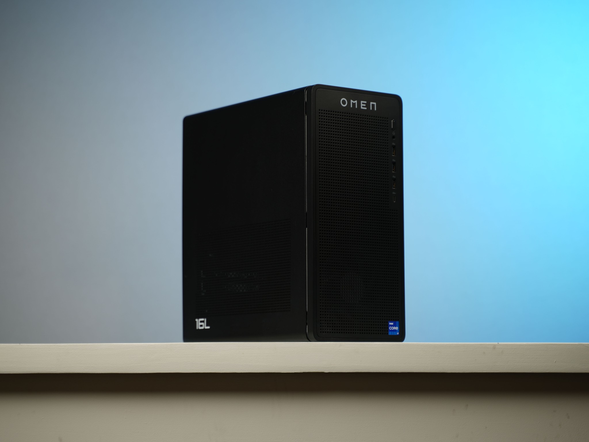 “OMENFORM 5” RTX 5060 Ti Intel Core i7 14700f 32GB 1TB Windows 11 Workstation Gaming PC Powerhouse
