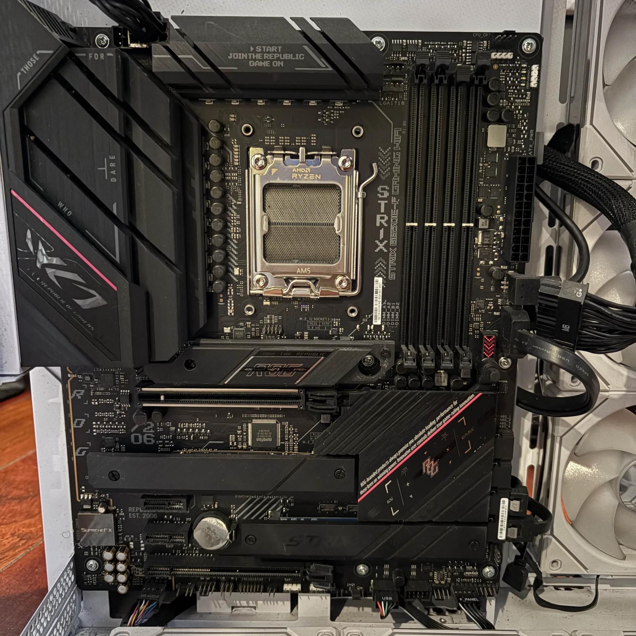 BUNDLE - ROG Strix 650E-F, Lian Li 011 dynamic, EVGA 1000w, 6 Lian Li SL Infinity Fans