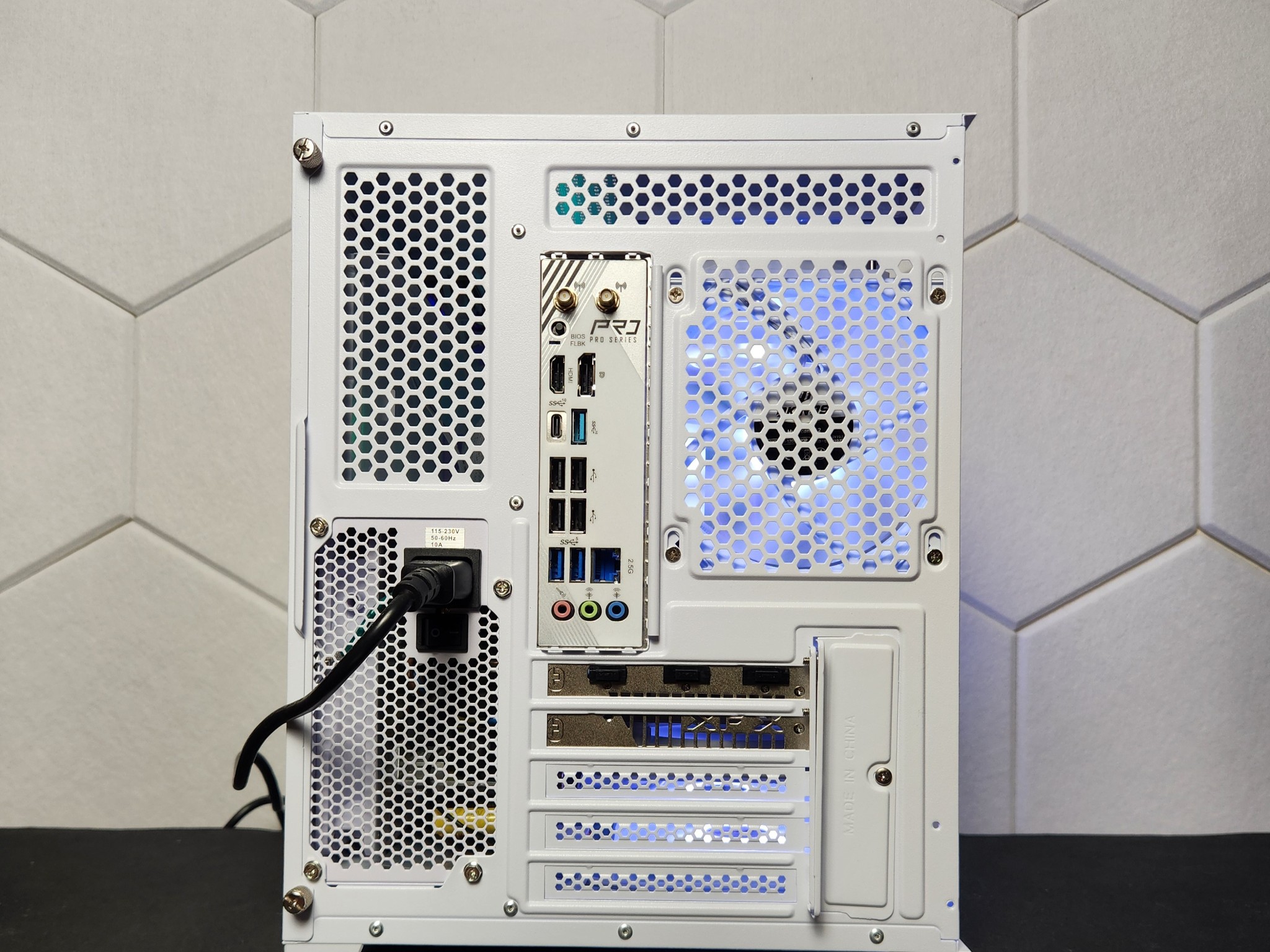 RX 9060XT 8GB | Ryzen 5 9600X | 16GB DDR5 | 1TB SSD | Wifi+BT "The Yeti"