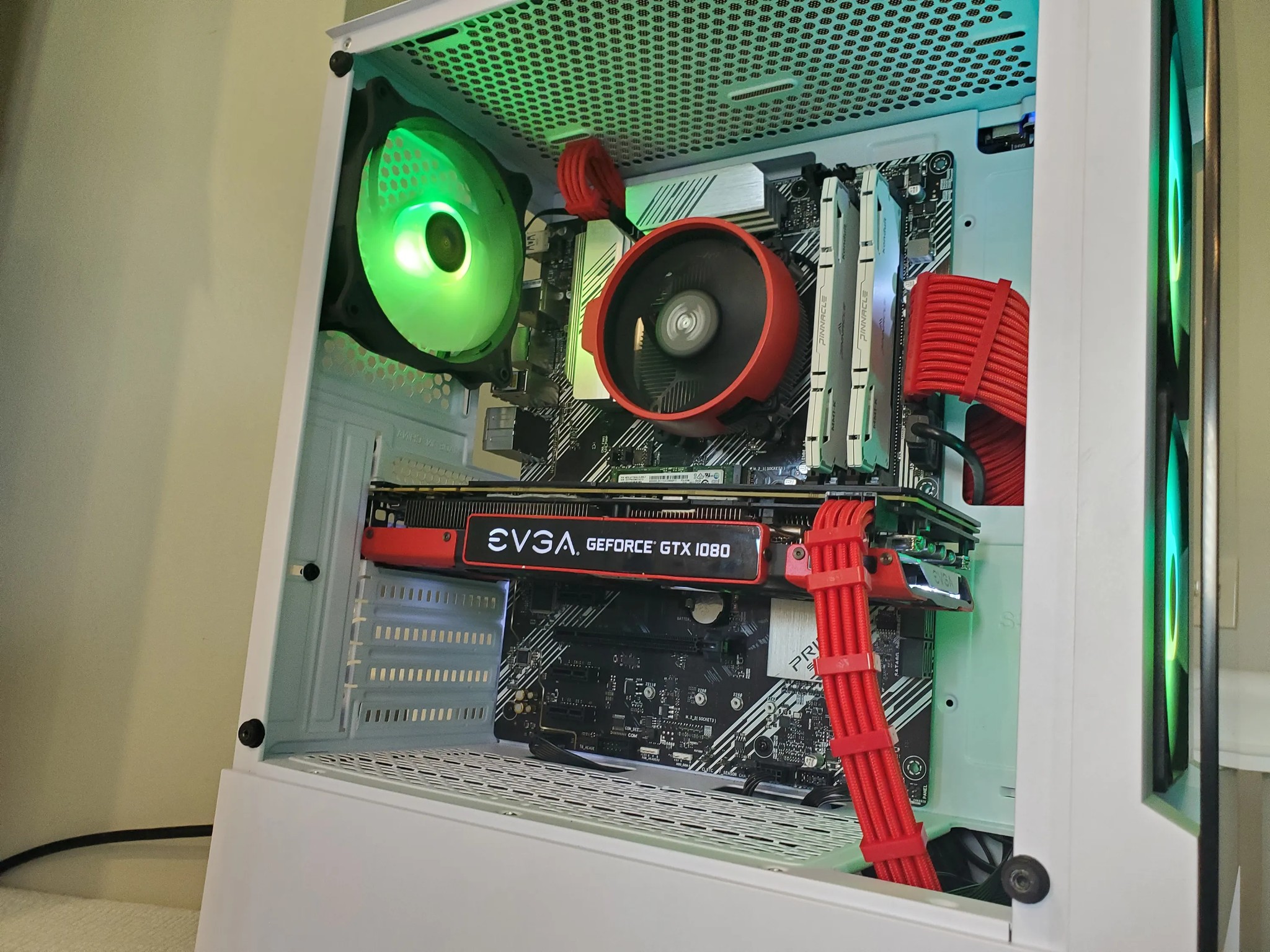 Red Ryzen 5 / GTX 1080 build