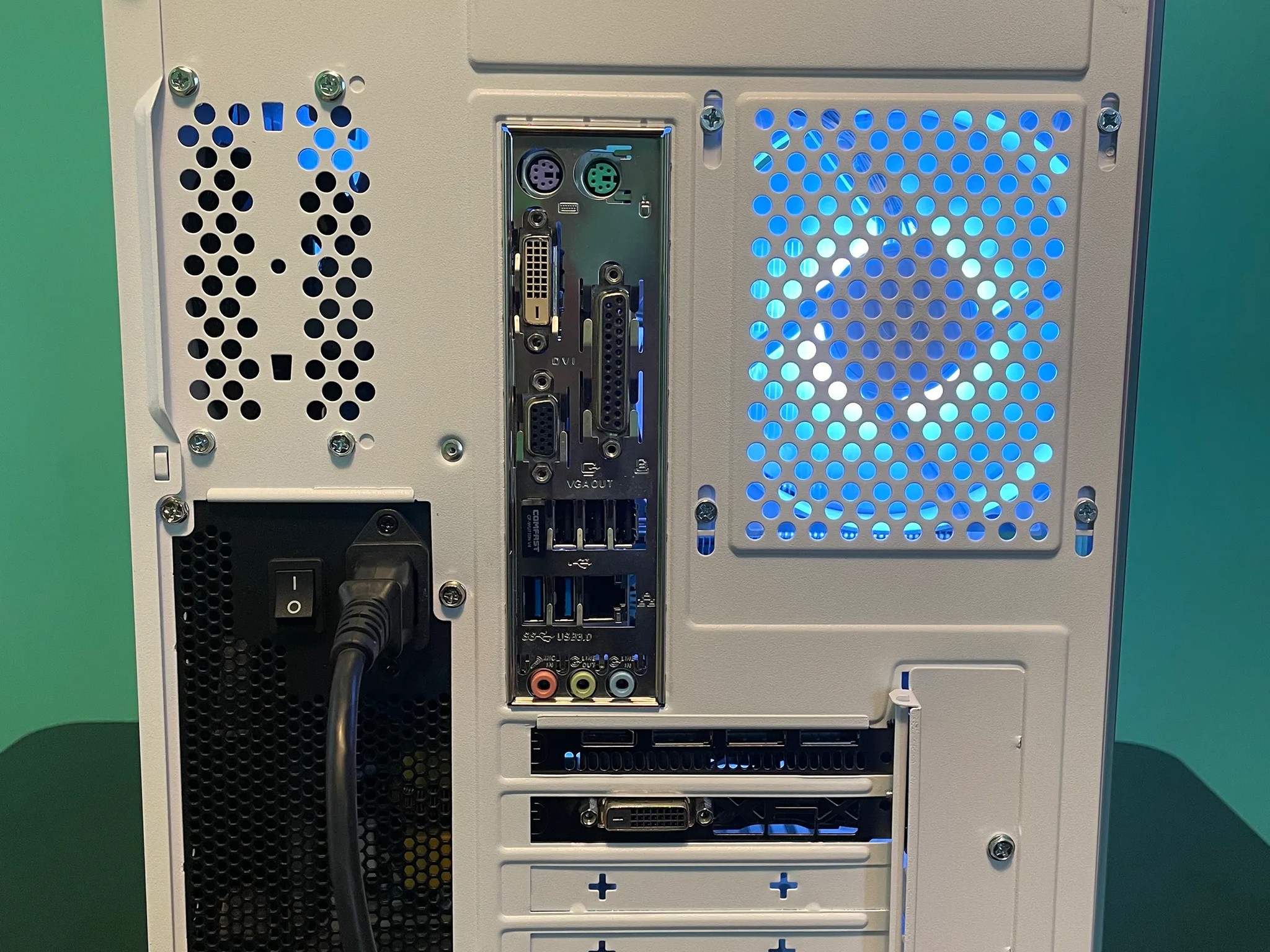 CLEAN White Gaming PC| Intel i5 / Amd RX580 / 8GB / 600GB Win 10 Pro WiFi