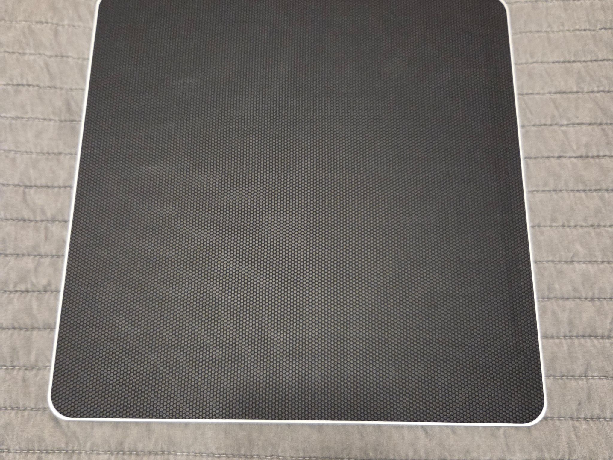 LTC glass gaming mouse pad in White (Excellent Condition)
