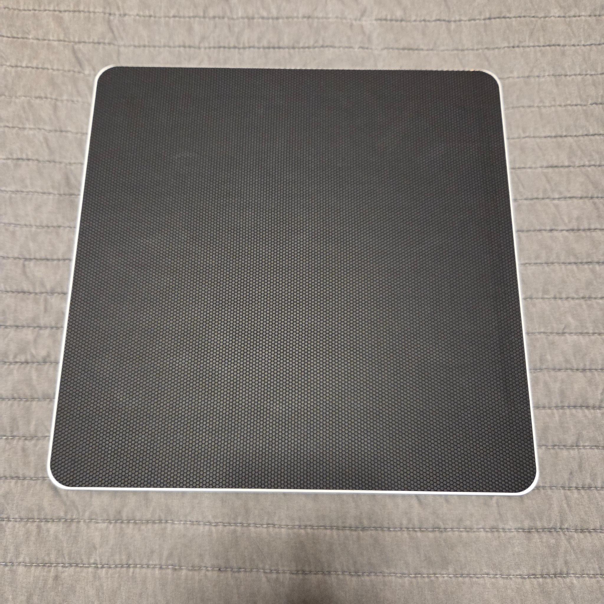 LTC glass gaming mouse pad in White (Excellent Condition)