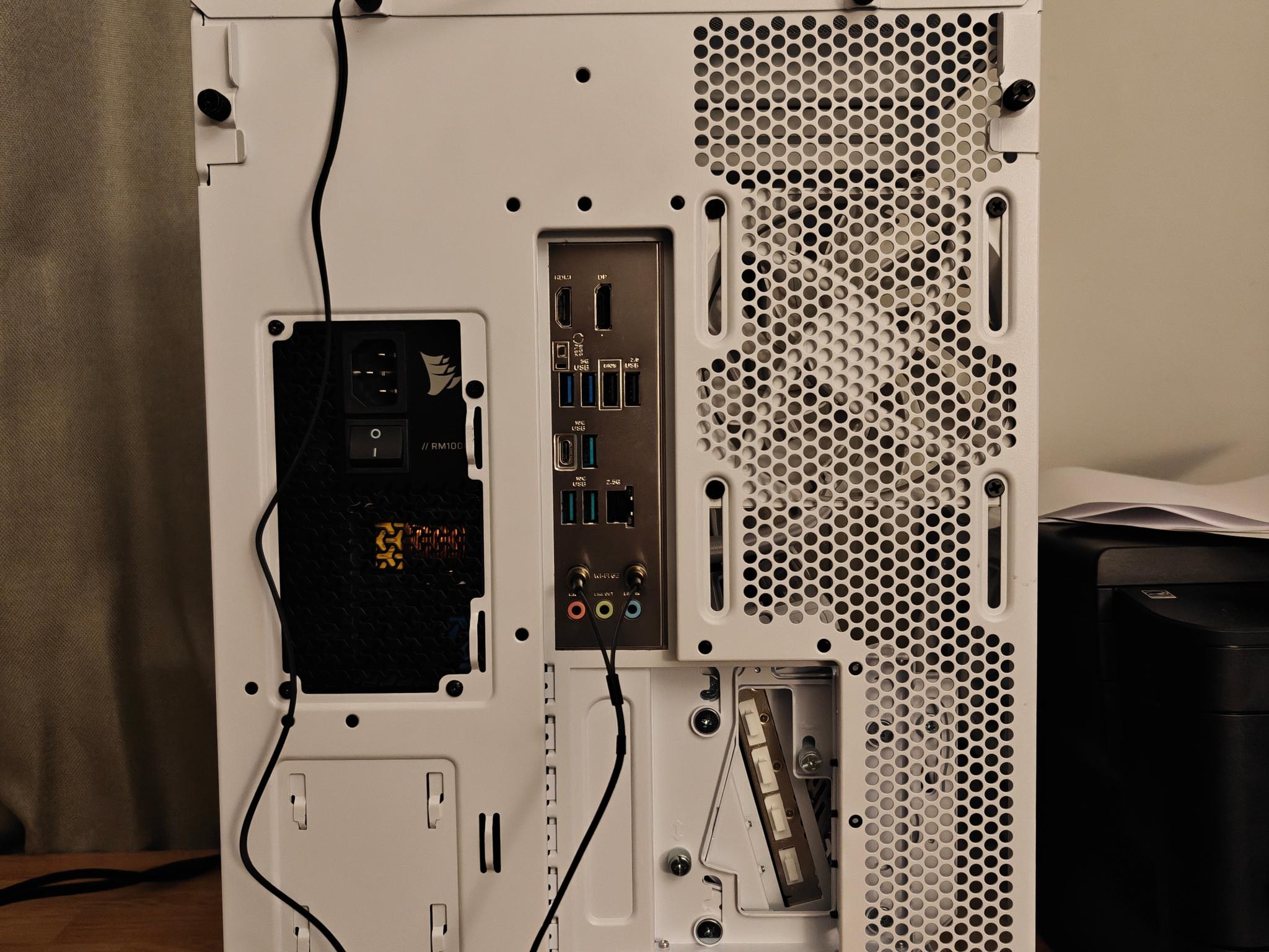 High-End White & Black Gaming PC — RX 9070 XT / Ryzen 7 7800X3D
