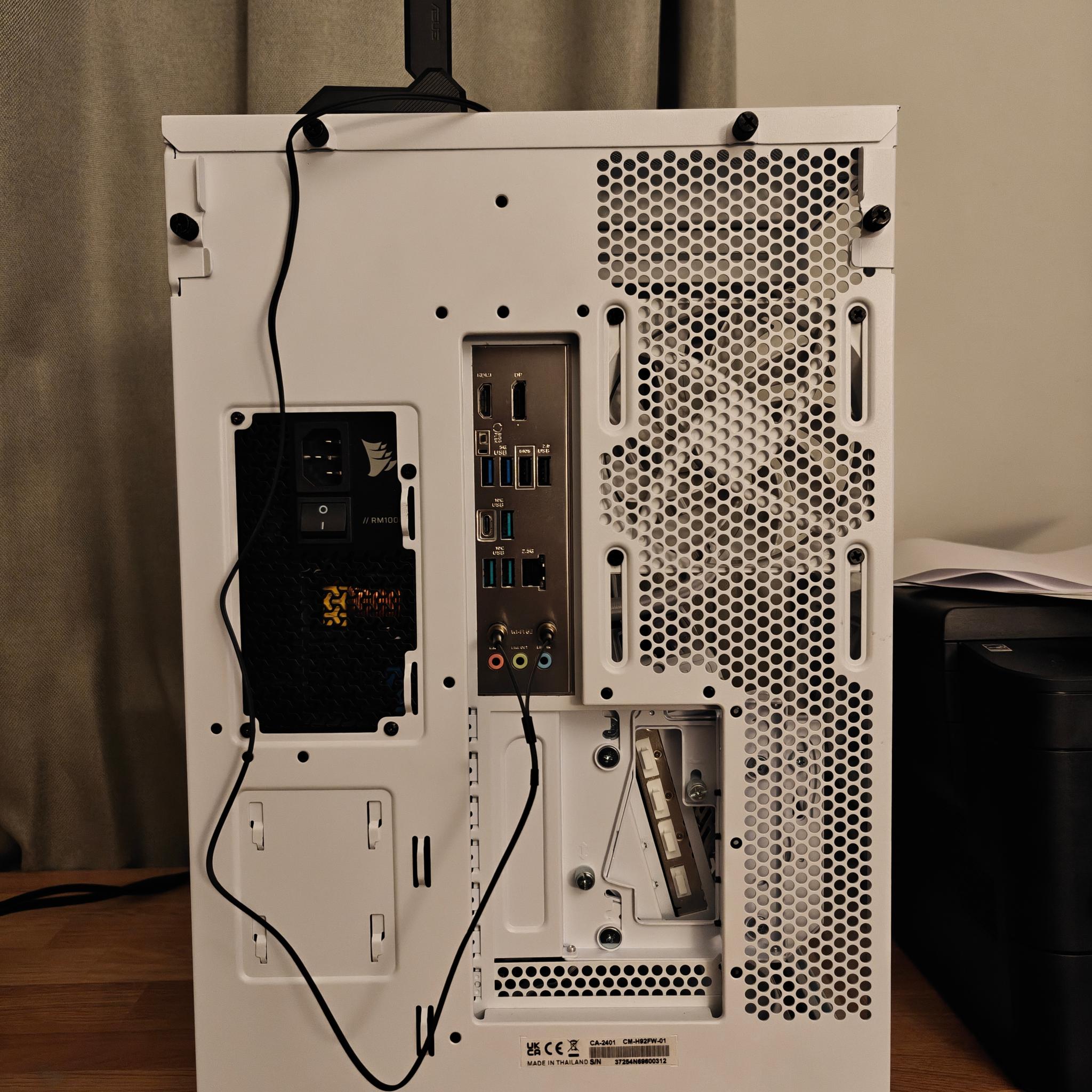 High-End White & Black Gaming PC — RX 9070 XT / Ryzen 7 7800X3D