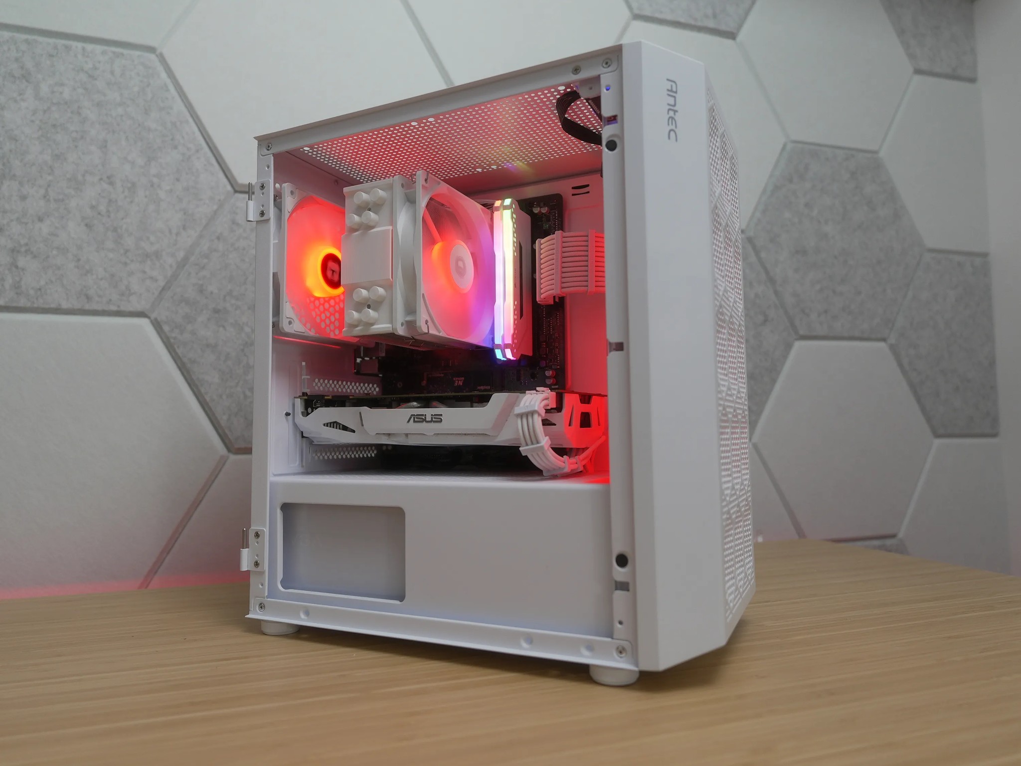 White Gaming PC (Ryzen 7 + Gtx 1070
