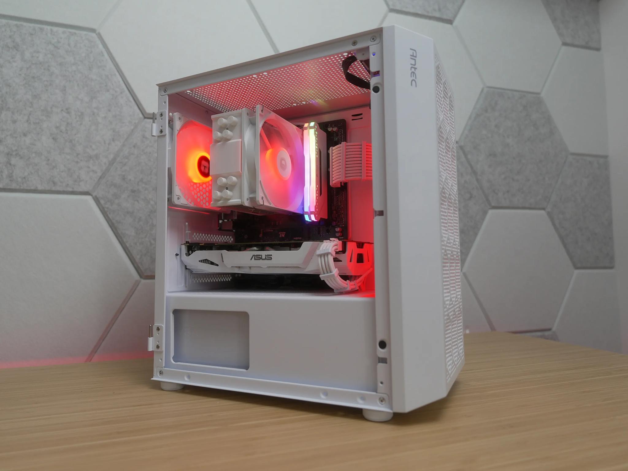 White Gaming PC (Ryzen 7 + Gtx 1070