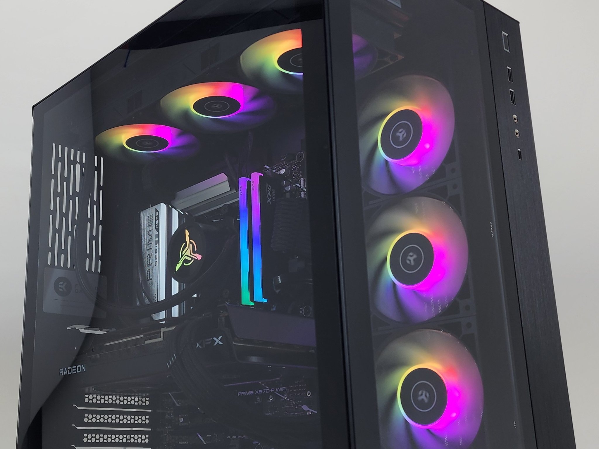 Gaming PC Ryzen 7 9700X 32GB RAM 1TB SSD RX 7800 XT 16GB Windows 11 PC