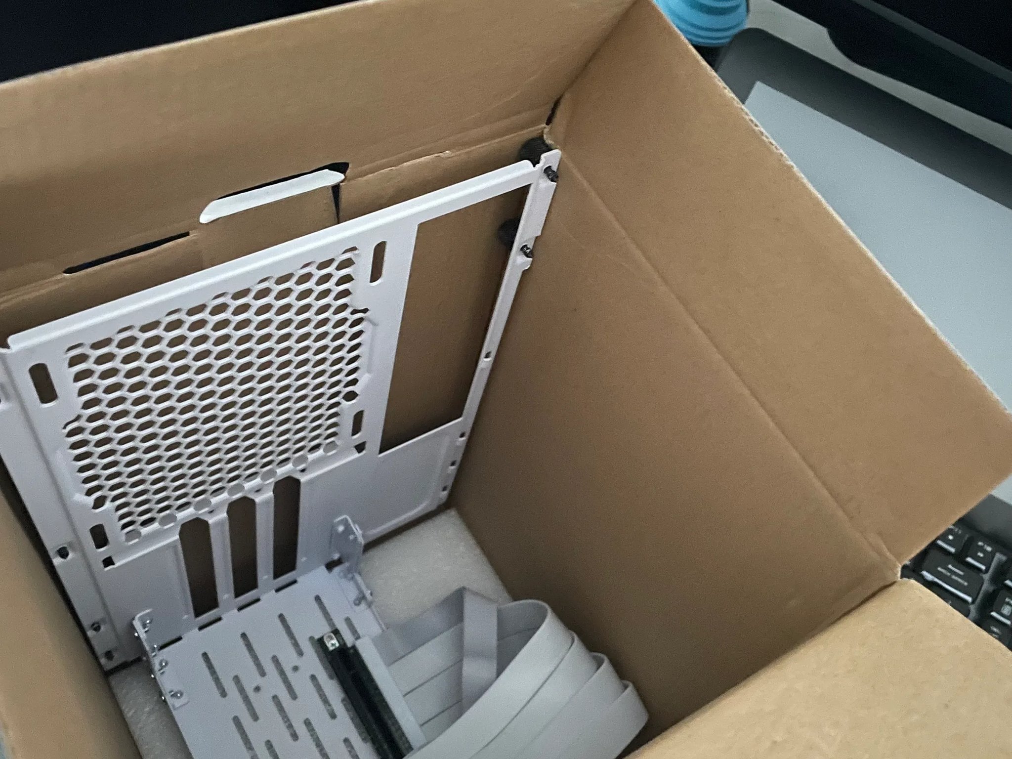 Lian li O11 dynamic mini white vertical GPU mount