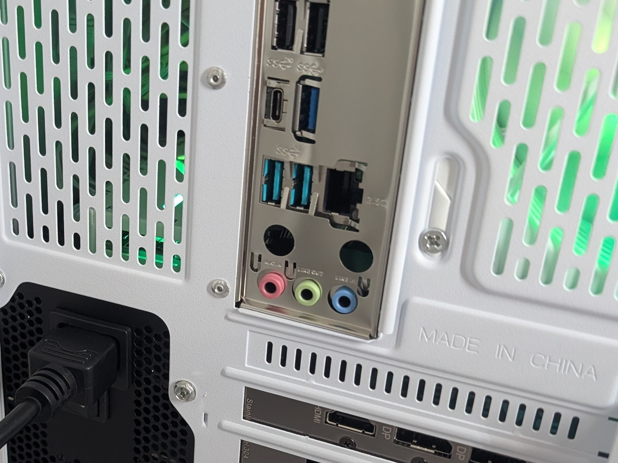 9060XT 16GB | I7 12700KF | 32GB DDR4 | 1TB NVME | 650W