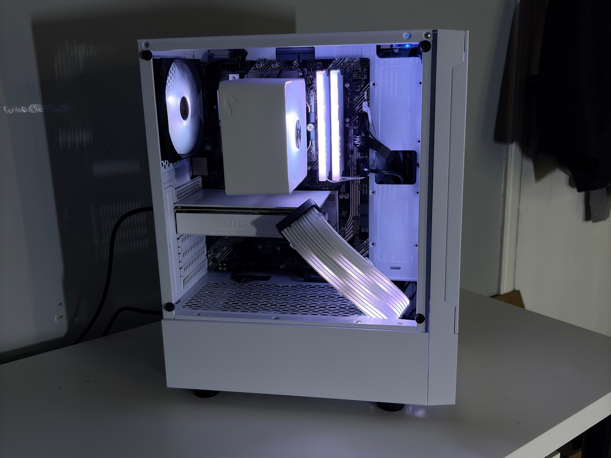 White Gaming PC | i7 + RTX 2060 Super | 16GB 3200MHz | Ready to Play
