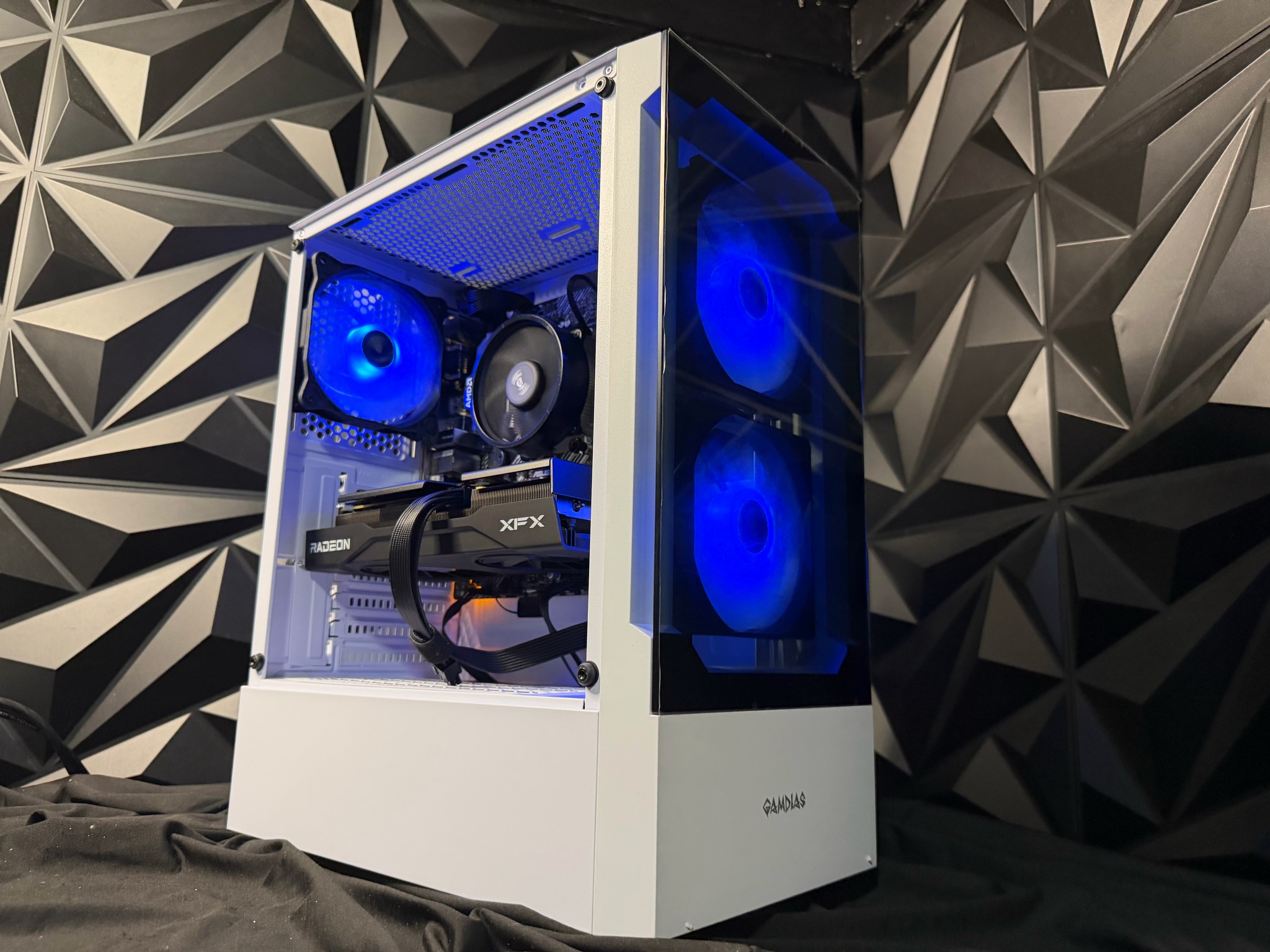 🐼🤍 GLASS PANDA 🤍🐼 Ryzen 5 5500| RX 9060XT| 16 GB DDR4| 750GB NVMe| 650W PSU