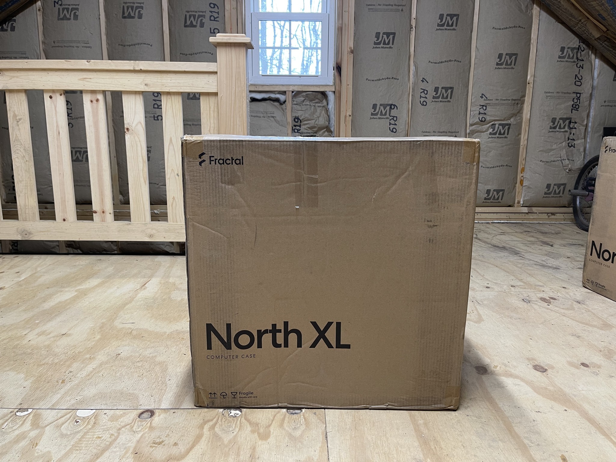 Fractal North XL - Black w/ Tempered Glass Side