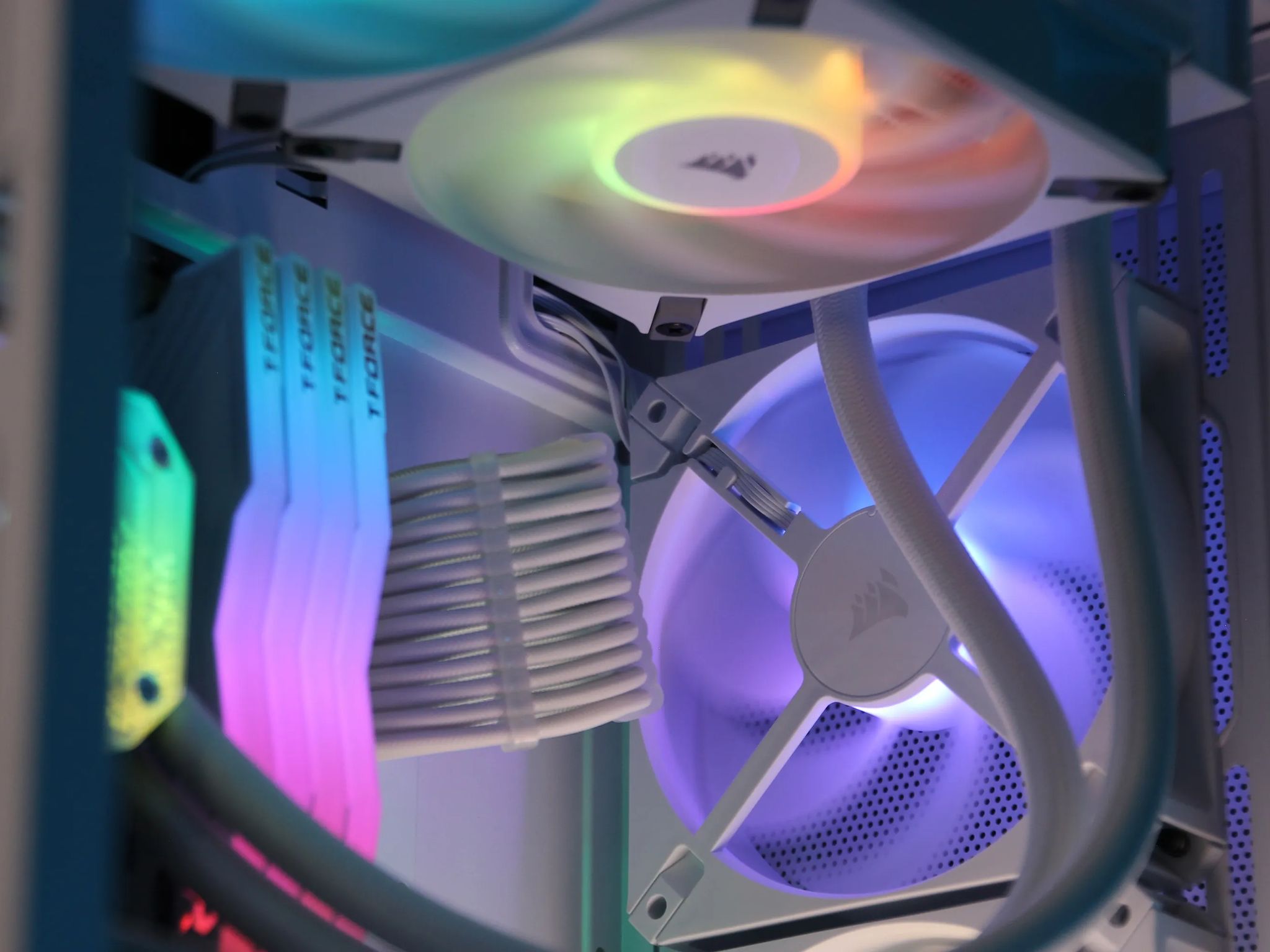 𝘾𝙊𝙈𝙀𝙏 // Intel Core i5-13400F, RX 6600 XT // Mid-range Gaming PC