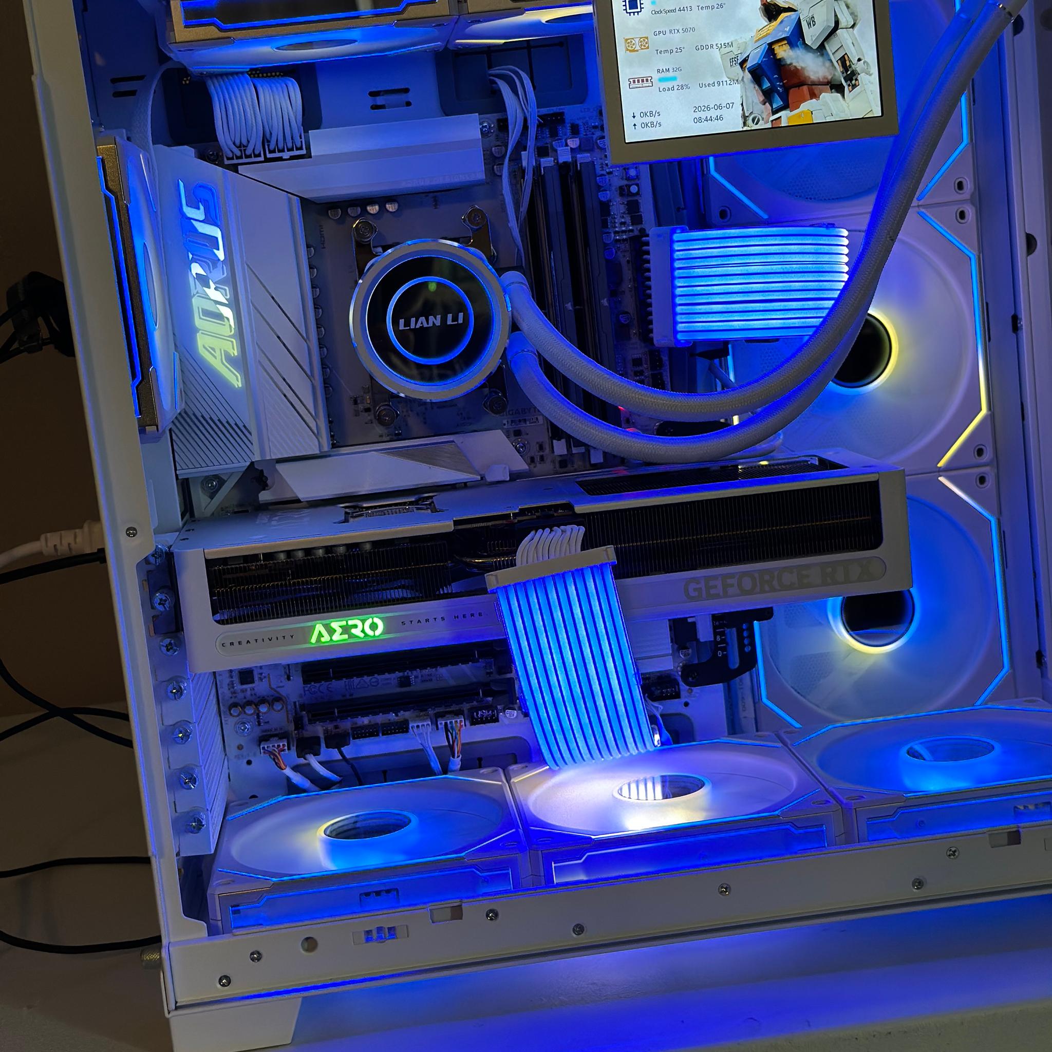 Premium white PC: RTX 5070 Aero, 7800X3D, 32GB DDR5 CL30, 1TB SSD,