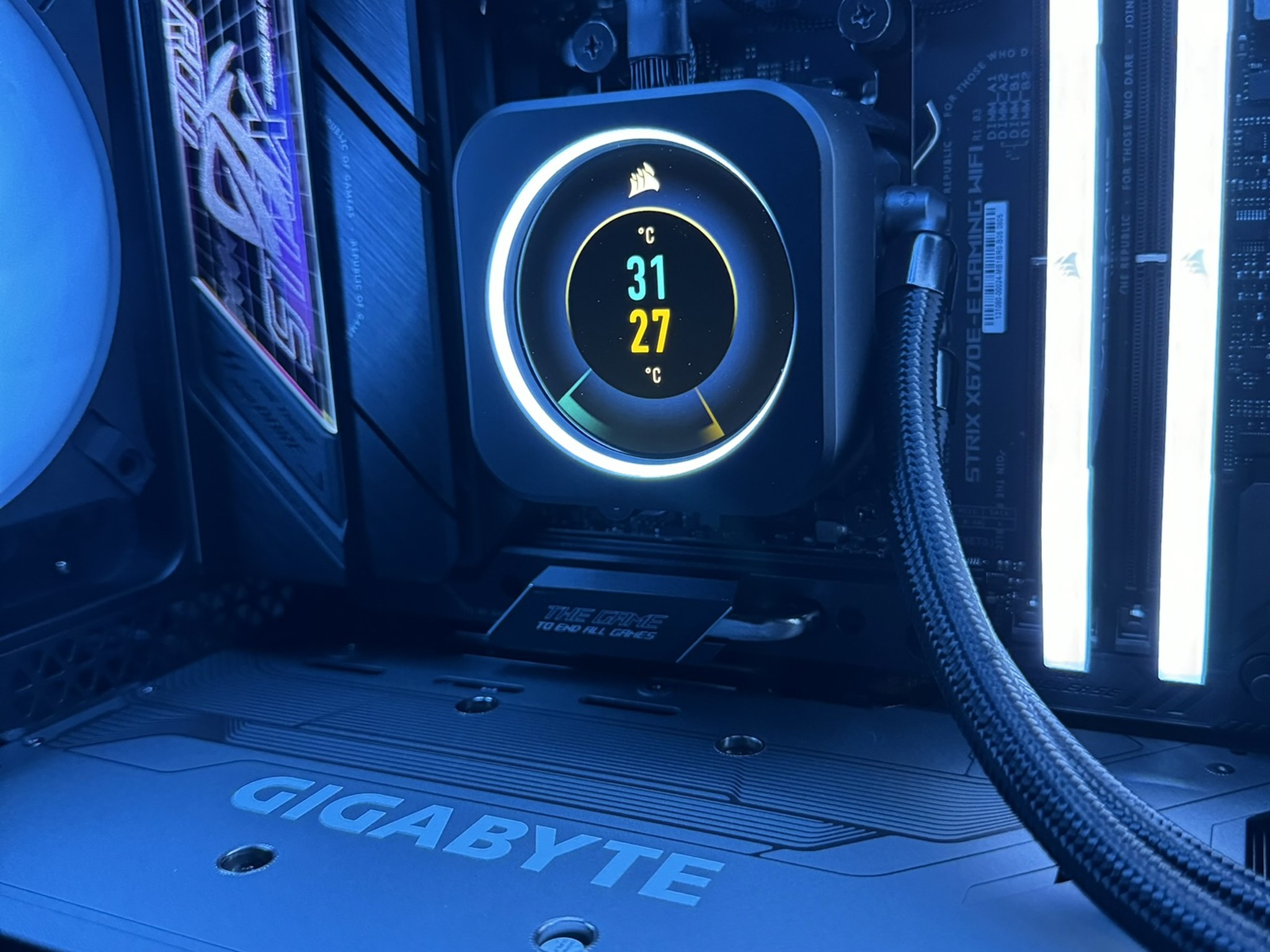 Corsair Pro Gaming PC | RTX 4090, Ryzen 7 7800X3D, 32GB DDR5 6000MHz, 3TB NVMe SSD, 1000w