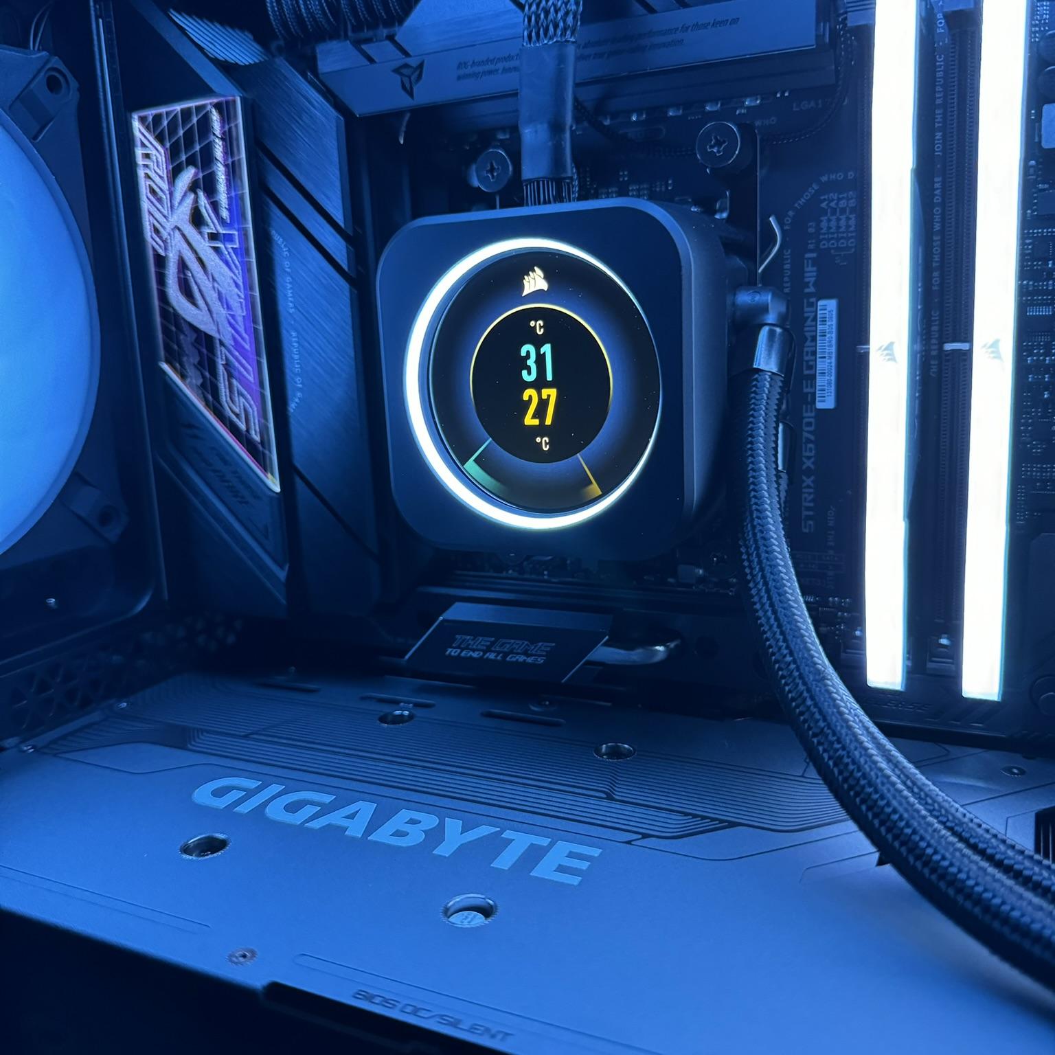 Corsair Pro Gaming PC | RTX 4090, Ryzen 7 7800X3D, 32GB DDR5 6000MHz, 3TB NVMe SSD, 1000w