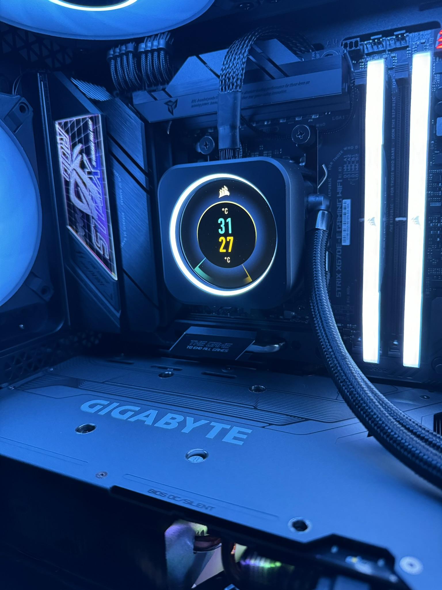 Corsair Pro Gaming PC | RTX 4090, Ryzen 7 7800X3D, 32GB DDR5 6000MHz, 3TB NVMe SSD, 1000w