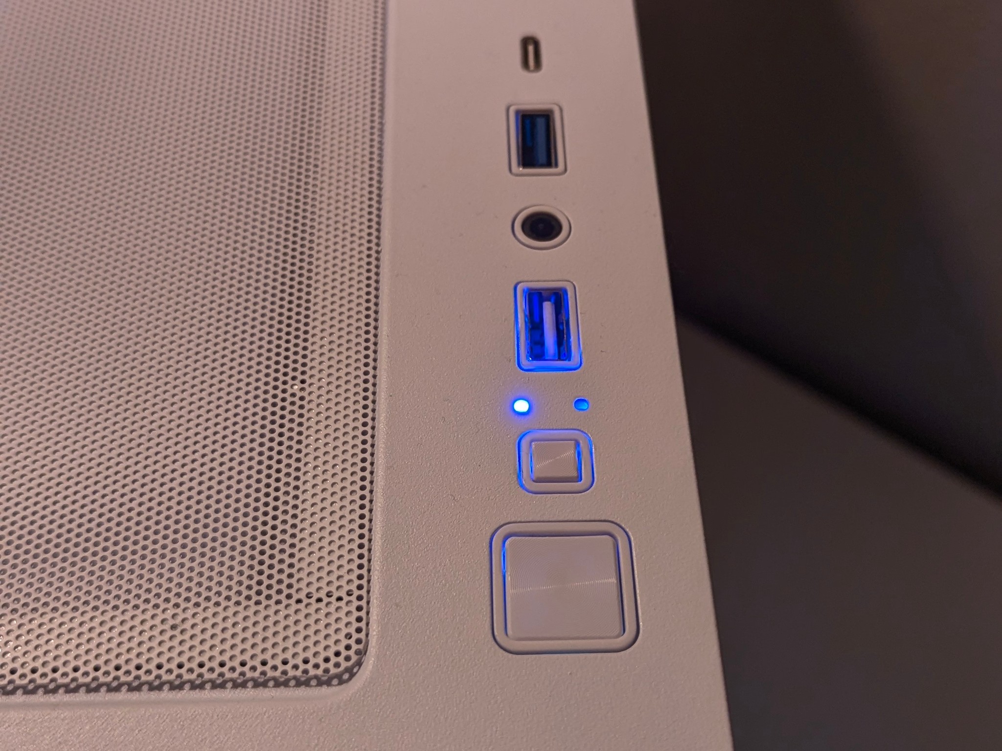 Copy of ⚡ High-End White Gaming PC | Ryzen 7 7800X3D |RX 9070XT 16GB| 32gb DDR5 | 2TB SSD| 360MM ...