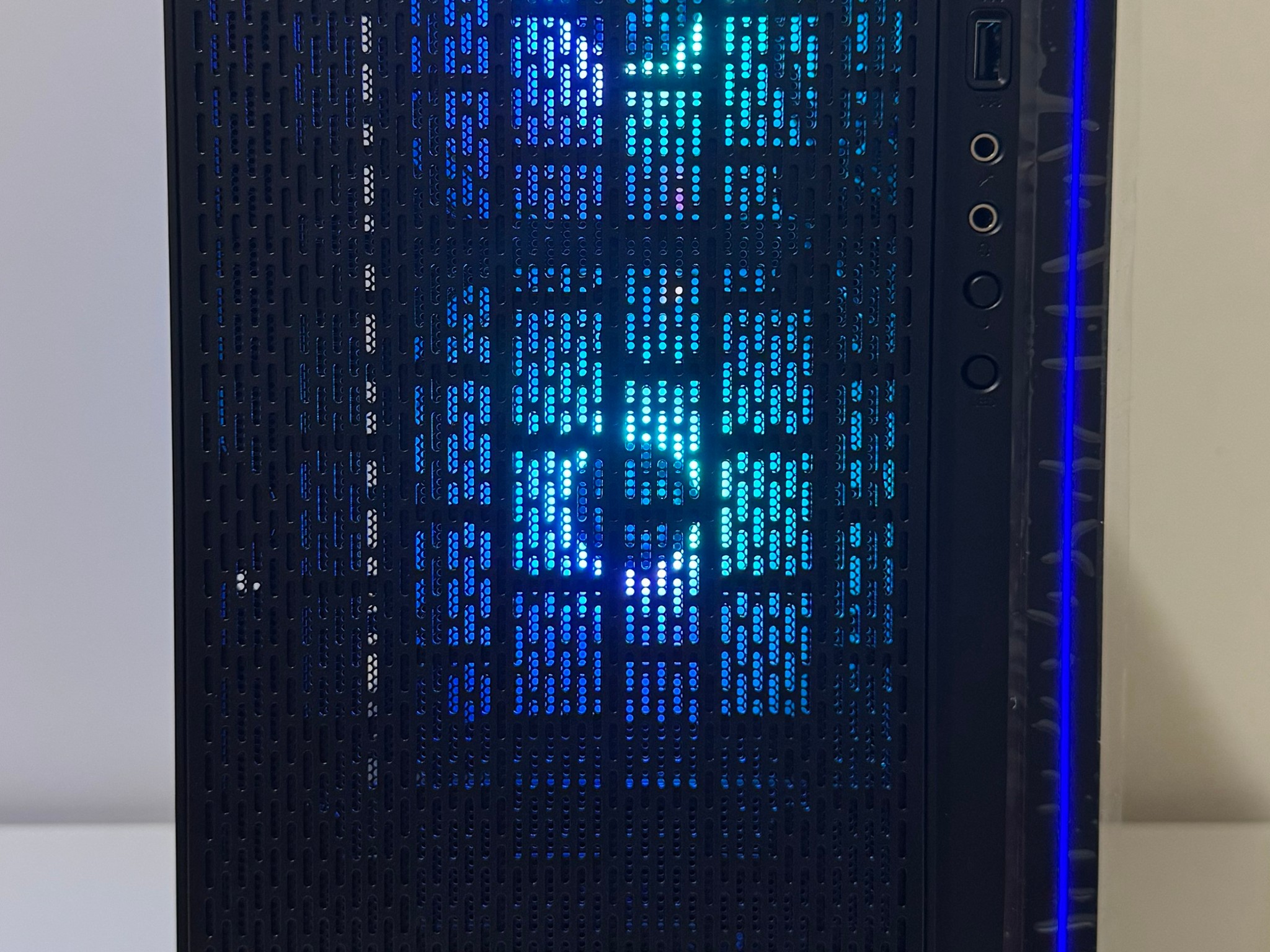 AMD Ryzen 5 5600GT Gaming PC Radeon Vega 7 Graphics ASUS B550M-A B550 Thermaltake Versa H18 Case