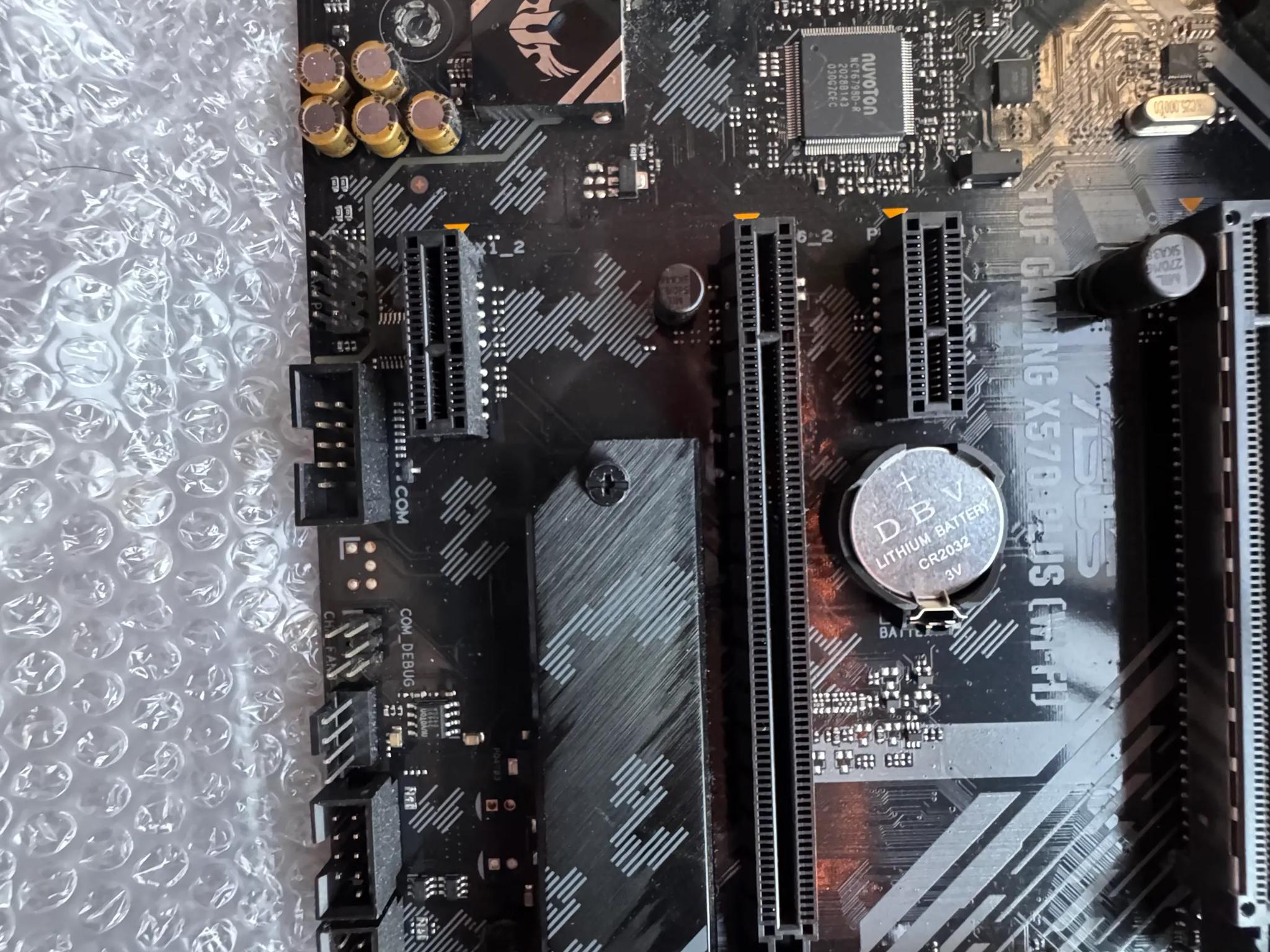 AMD Ryzen 7 3700X and ASUS TUF GAMING X570-PLUS (WI-FI)