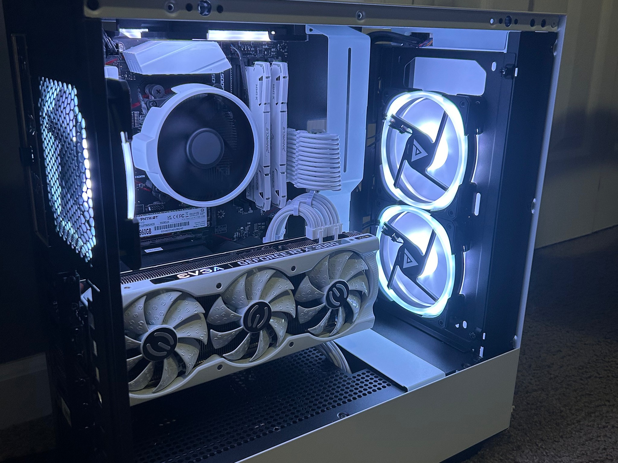 NZXT, RTX 3080/5600x, white and black rgb, vertical mount, 1TB Gaming PC