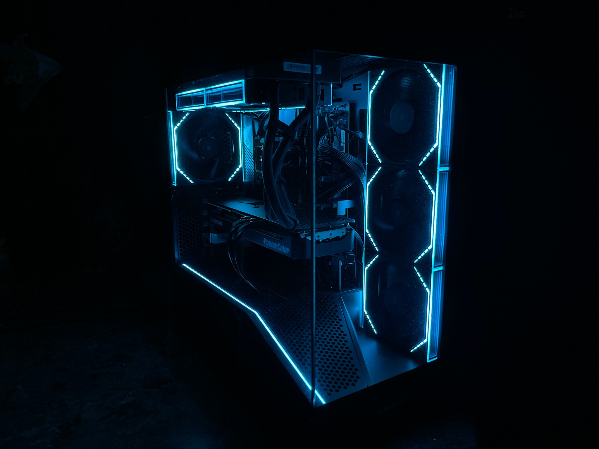 High End Gaming PC – i7‑14700K / RX 9070 XT / 32GB / 1TB With LCD Screen AIO