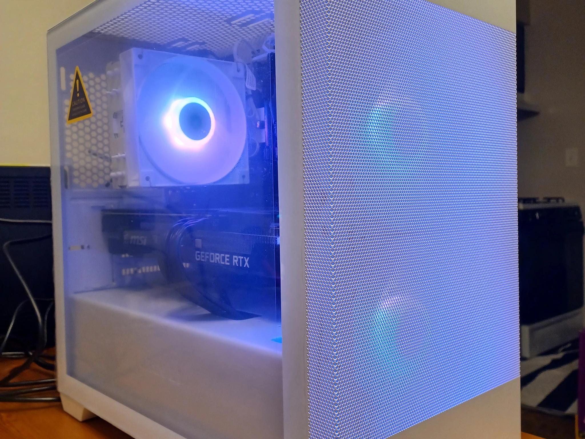 White & Black 2K Gaming Mid-Tower (Ryzen 7 5800X + RTX 3060 Ti + DDR4-3200 CL16 2x8GB)