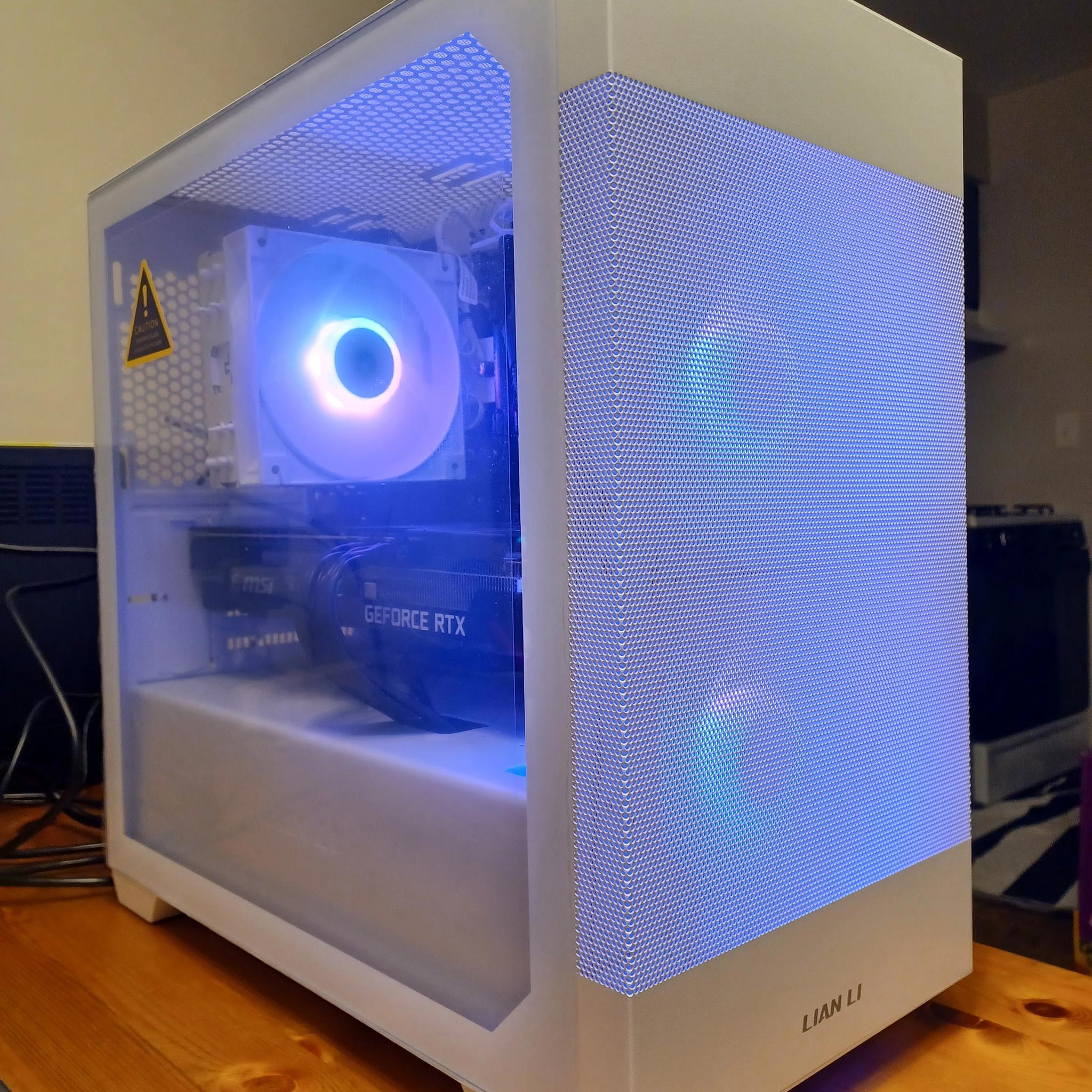 White & Black 2K Gaming Mid-Tower (Ryzen 7 5800X + RTX 3060 Ti + DDR4-3200 CL16 2x8GB)
