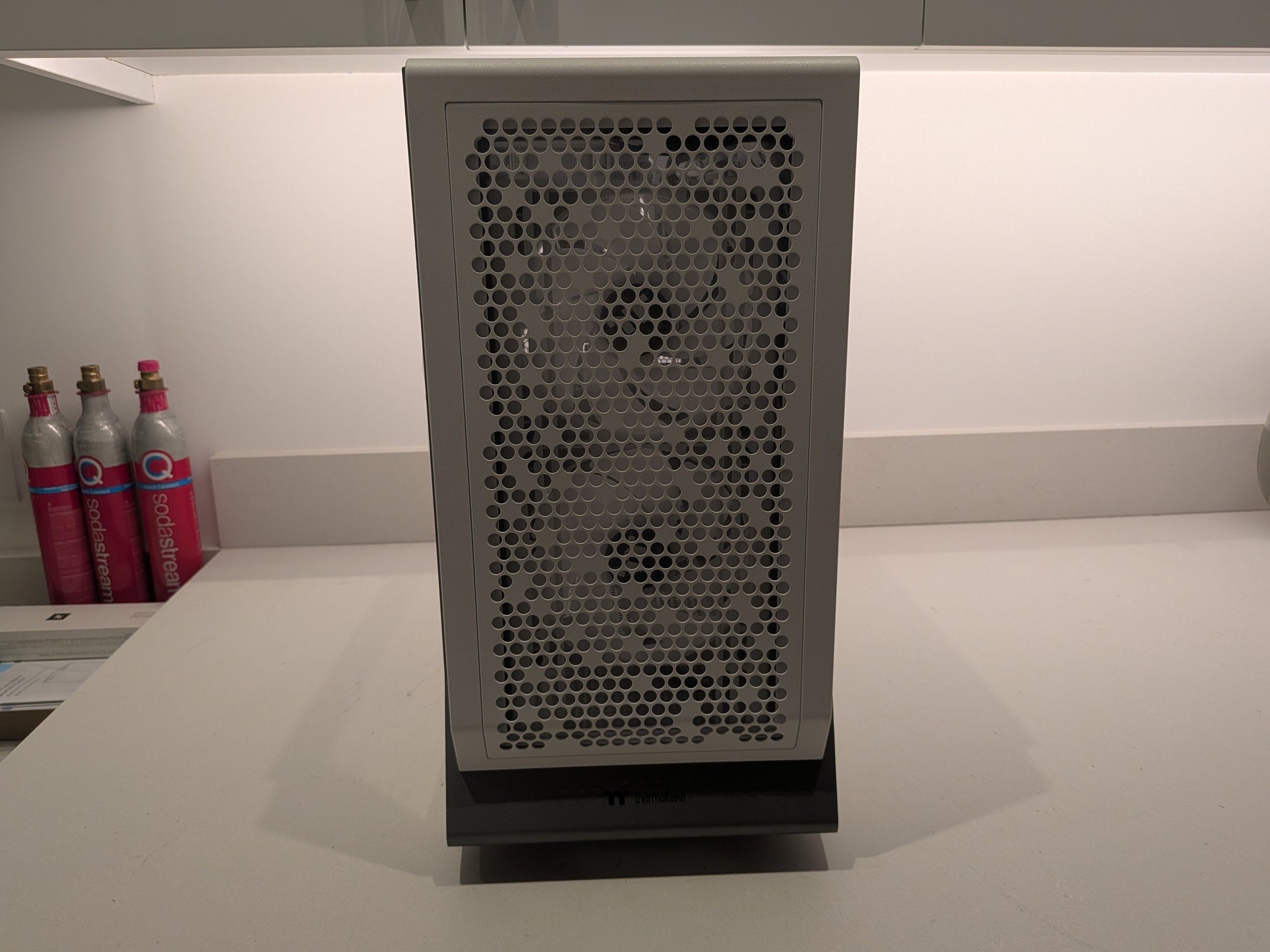 4K Crimson Snow - RX 7900 XTX, Ryzen 5 7600X3D, 32 GB DDR5, 2 TB Gen 5 NVME, Liquid Cooled, RGB