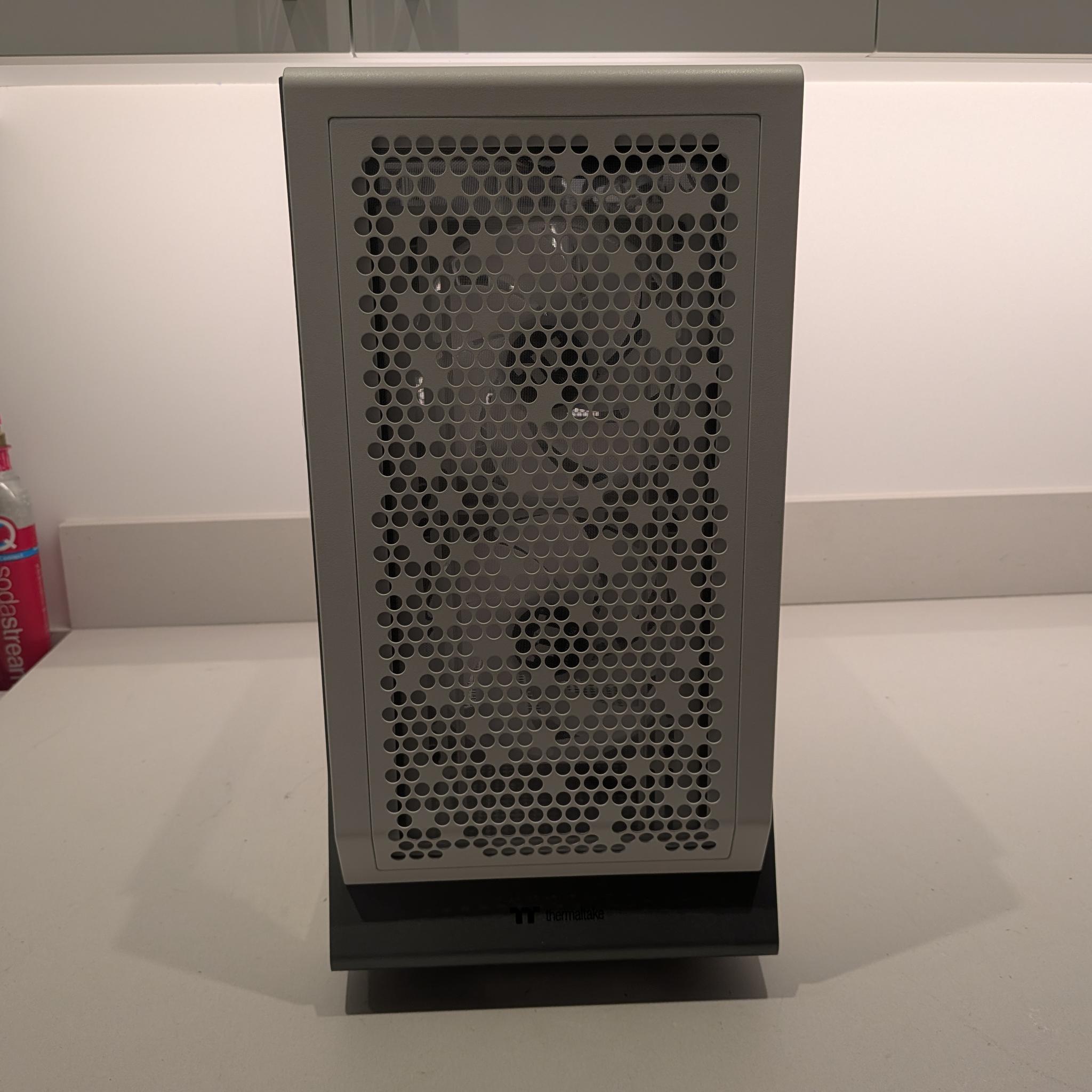 4K Crimson Snow - RX 7900 XTX, Ryzen 5 7600X3D, 32 GB DDR5, 2 TB Gen 5 NVME, Liquid Cooled, RGB