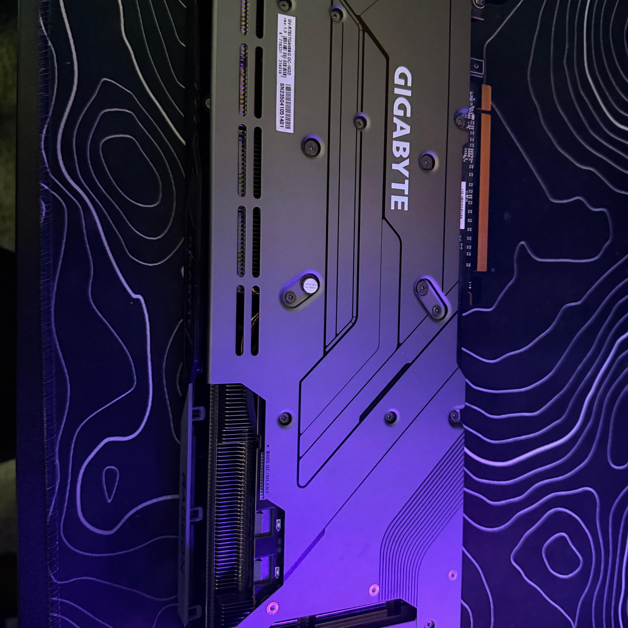 GIGABYTE Radeon RX 7800 XT GAMING OC 16G