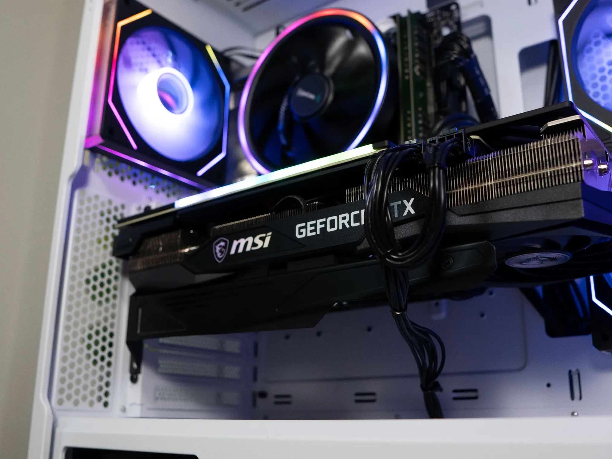 🟣⚪ | MSI RTX 3070 X TRIO 8GB | RYZEN 5 5600X | 32GB DDR4 RAM | 512GB M.2 + 1TB HDD | VaporWave 2.0 |