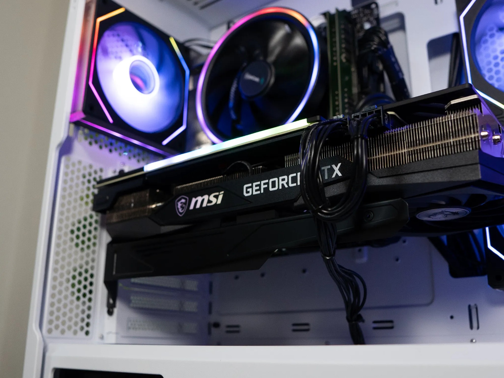 🟣⚪ | MSI RTX 3070 X TRIO 8GB | RYZEN 5 5600X | 32GB DDR4 RAM | 512GB M.2 + 1TB HDD | VaporWave 2.0 |