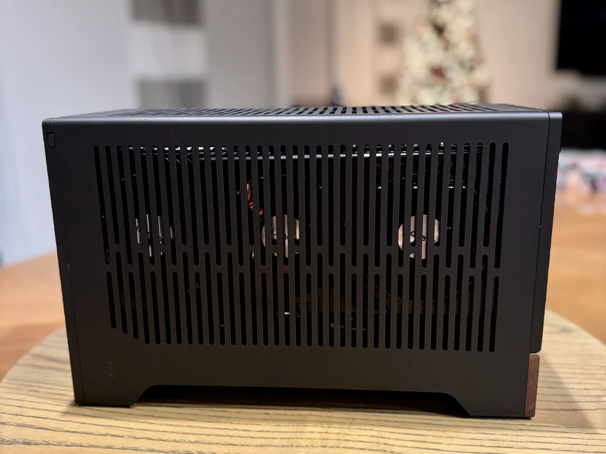 The Distinguished Gentleman 🎩 Fractal Terra, NVIDIA 4070 SUPER OC, RYZEN 7600X, 32GB RAM, 2TB SSD