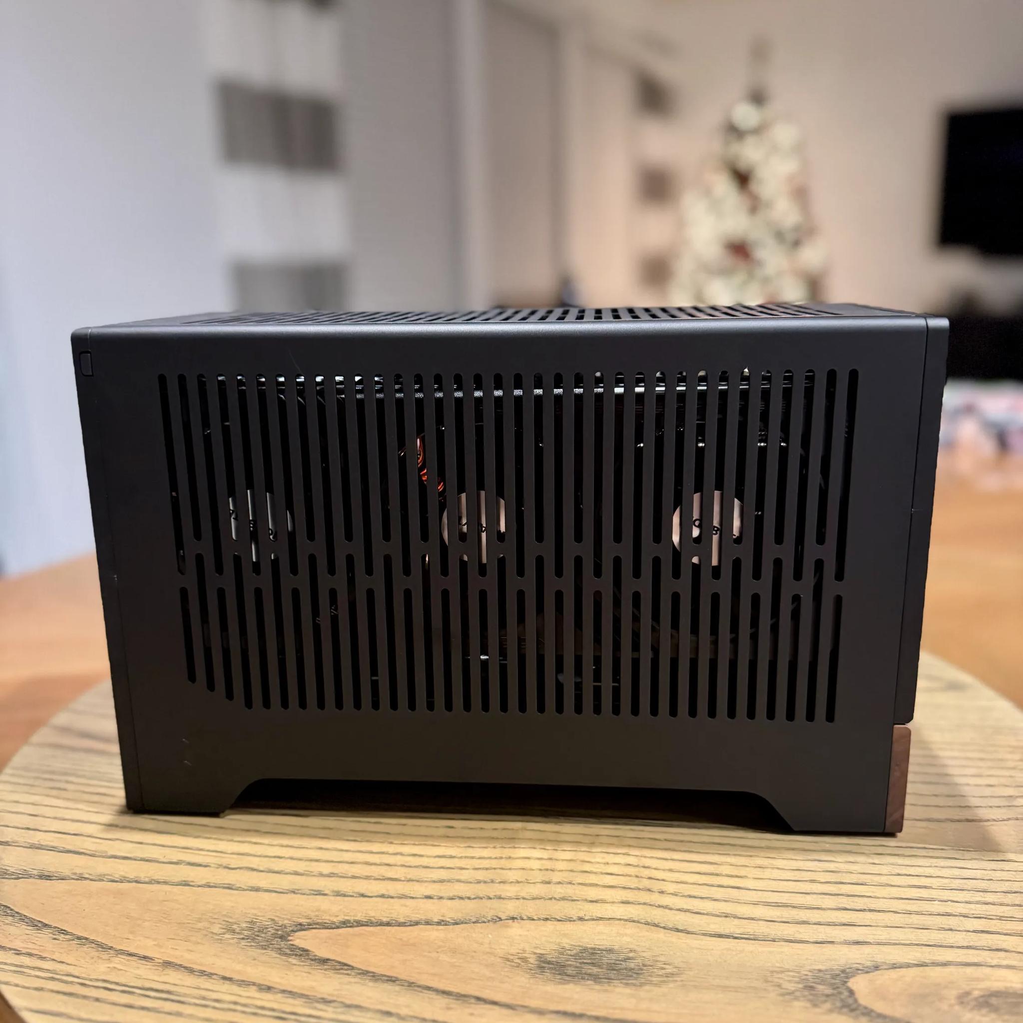 The Distinguished Gentleman 🎩 Fractal Terra, NVIDIA 4070 SUPER OC, RYZEN 7600X, 32GB RAM, 2TB SSD