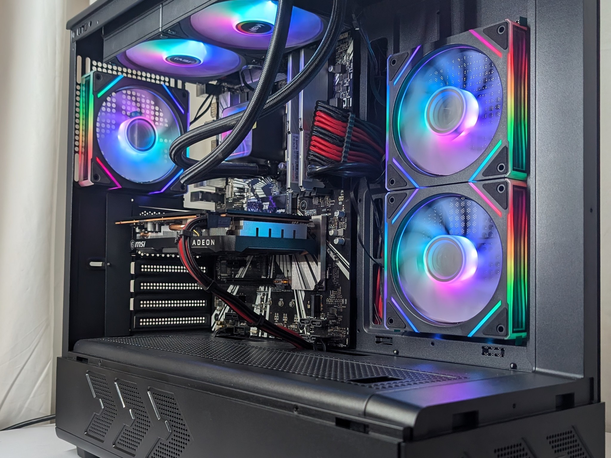 RX 6000 XT | I7 9700 | 16GB DDR4 | 650W | 500GB NVME